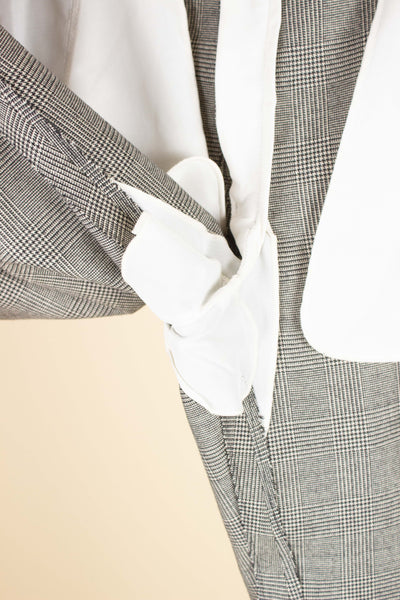 SWEDISH 1960S GREY TWO PIECE PRINCE OF WALES DEADSTOCK SUIT BY PINGVIN. SIZE CA EU 48