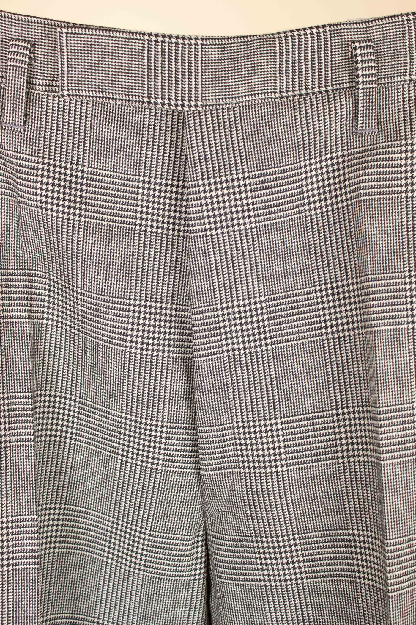SWEDISH 1960S GREY TWO PIECE PRINCE OF WALES DEADSTOCK SUIT BY PINGVIN. SIZE CA EU 48
