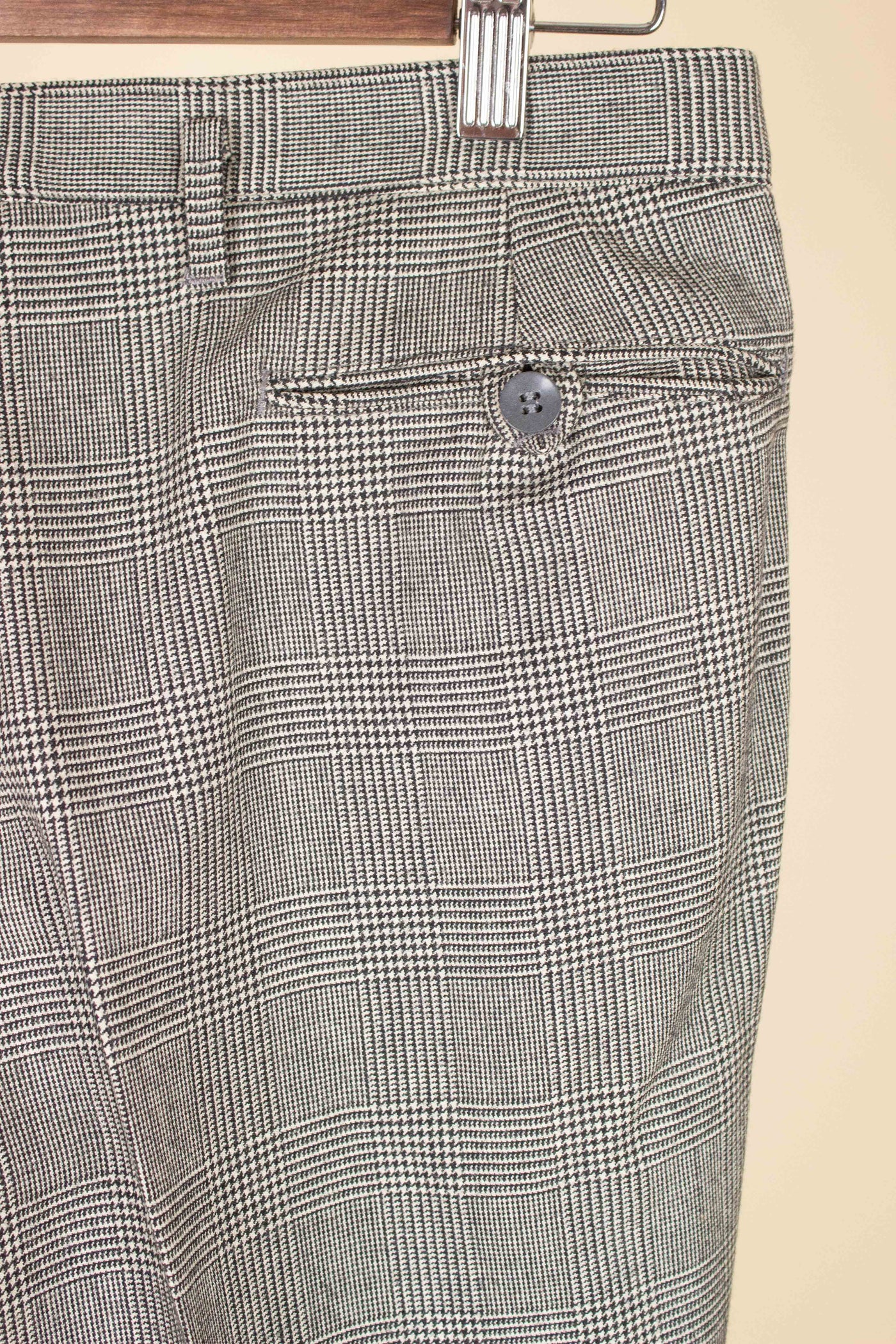 SWEDISH 1960S GREY TWO PIECE PRINCE OF WALES DEADSTOCK SUIT BY PINGVIN. SIZE CA EU 48