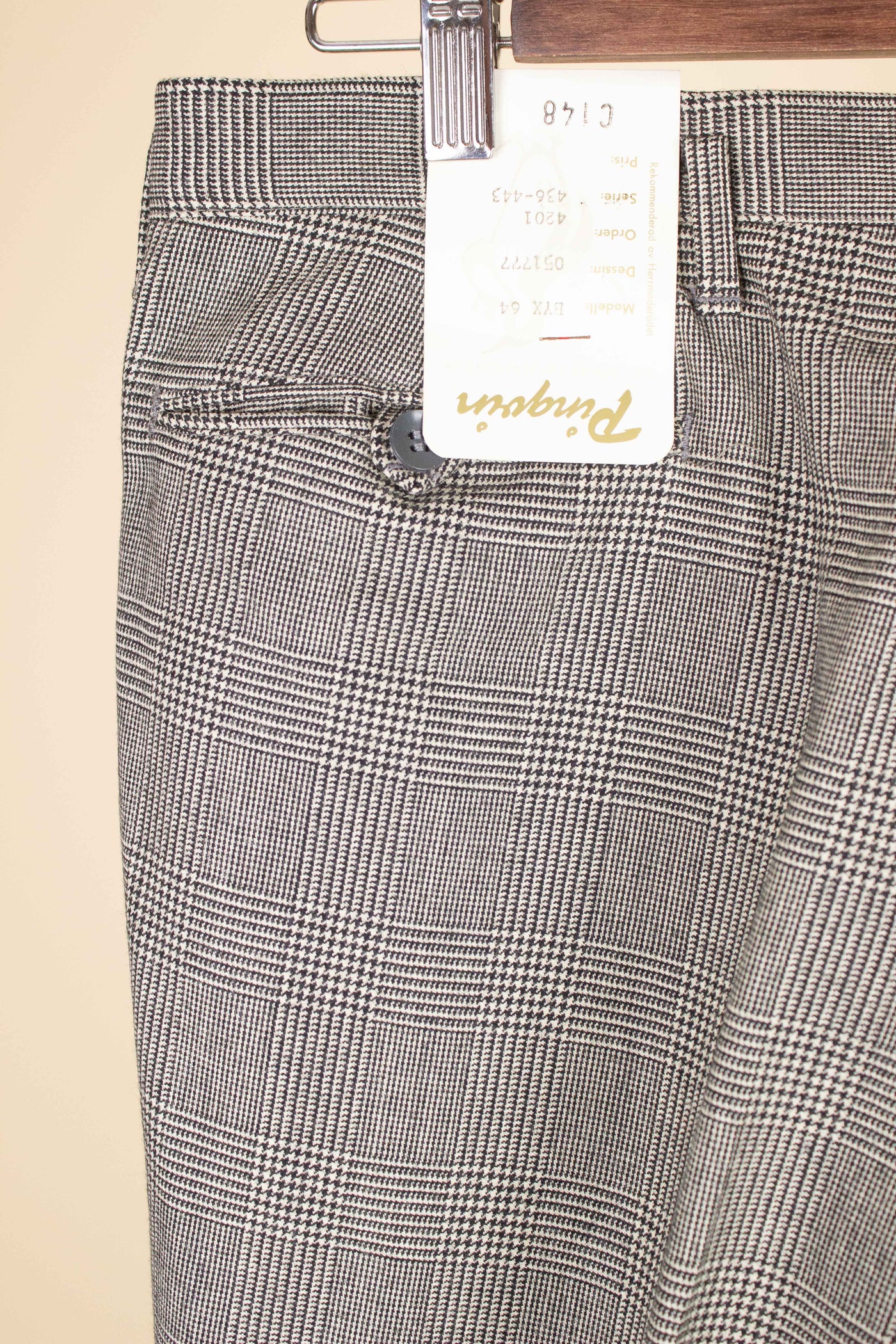 SWEDISH 1960S GREY TWO PIECE PRINCE OF WALES DEADSTOCK SUIT BY PINGVIN. SIZE CA EU 48