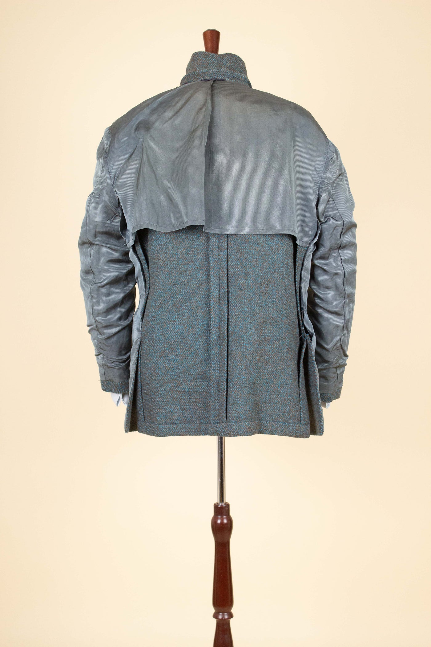 CANADIAN 1940S/1950S BLUE AND BROWN HARRIS TWEED JACKET BY JOHN BULLOCK. SIZE CA EU 56