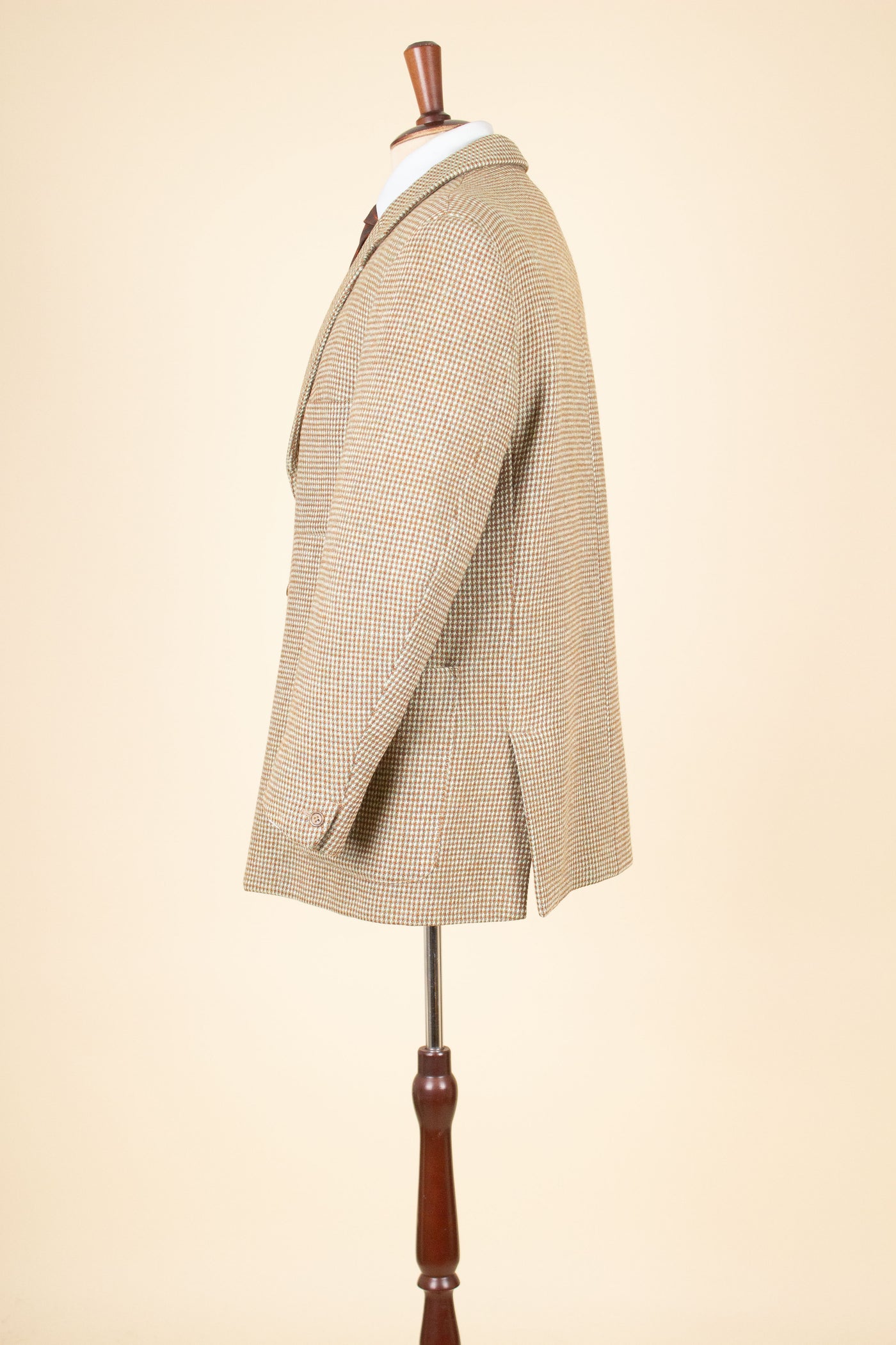 BRITISH 1960 LIGHT BROWN HARRIS TWEED BESPOKE JACKET BY AUSTIN REED. SIZE CA EU 50