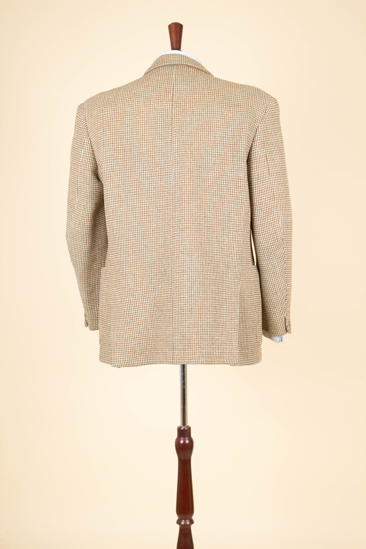 BRITISH 1960 LIGHT BROWN HARRIS TWEED BESPOKE JACKET BY AUSTIN REED. SIZE CA EU 50