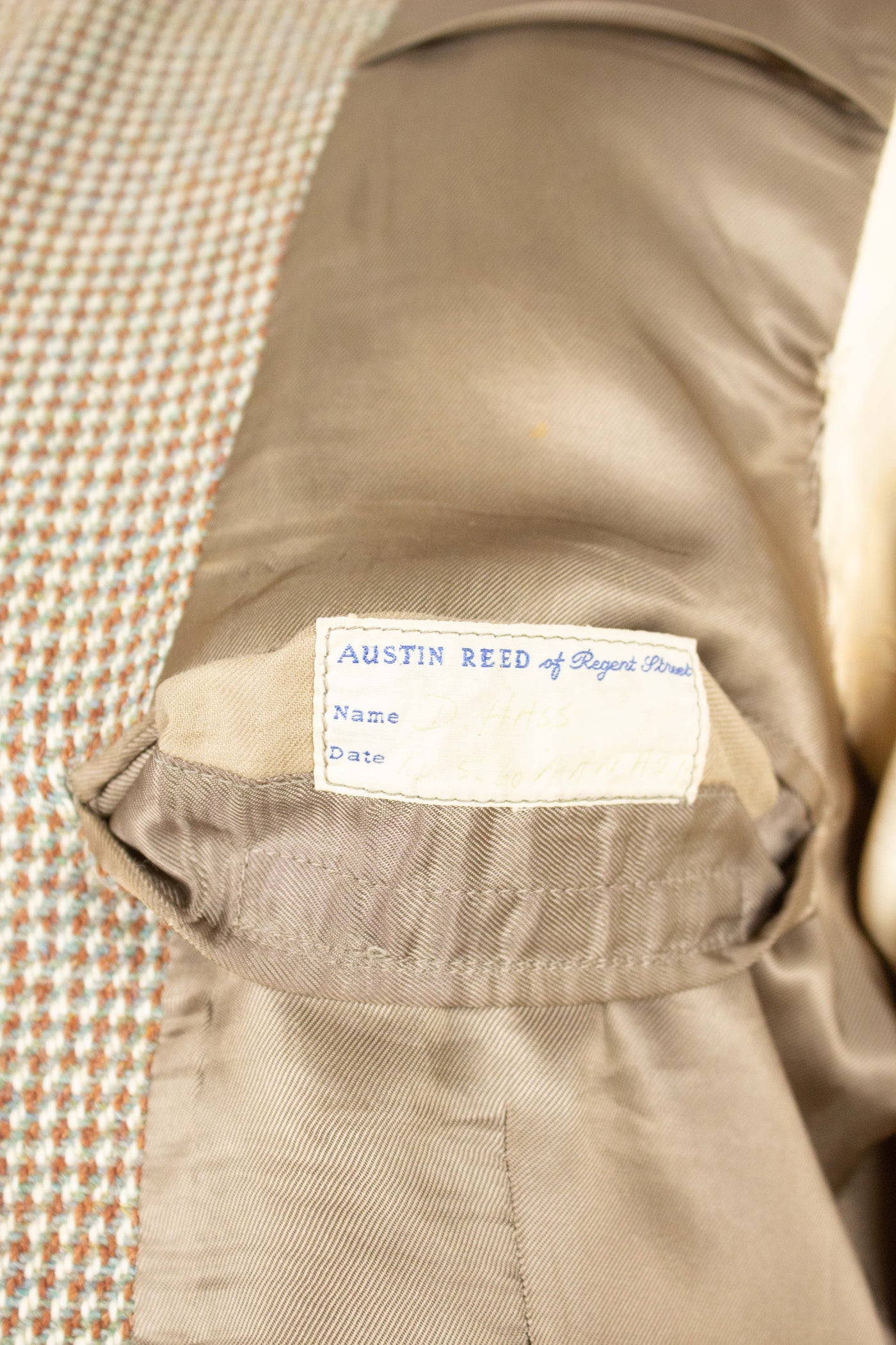 BRITISH 1960 LIGHT BROWN HARRIS TWEED BESPOKE JACKET BY AUSTIN REED. SIZE CA EU 50