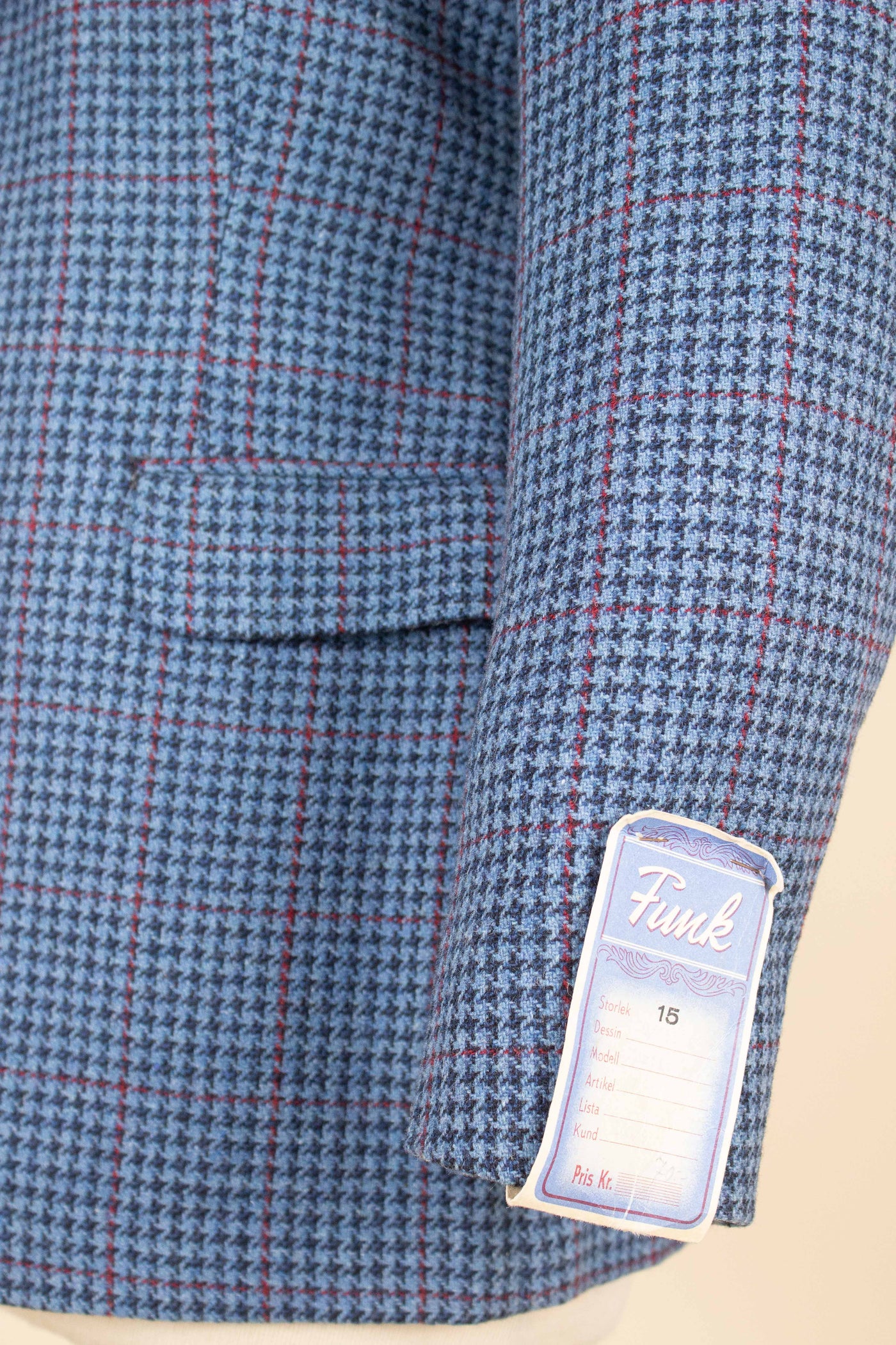 SWEDISH 1940S/1950 DEADSTOCK LIGHT BLUE HOUNDSTOOTH JACKET BY FUNK.  SIZE CA EU 44