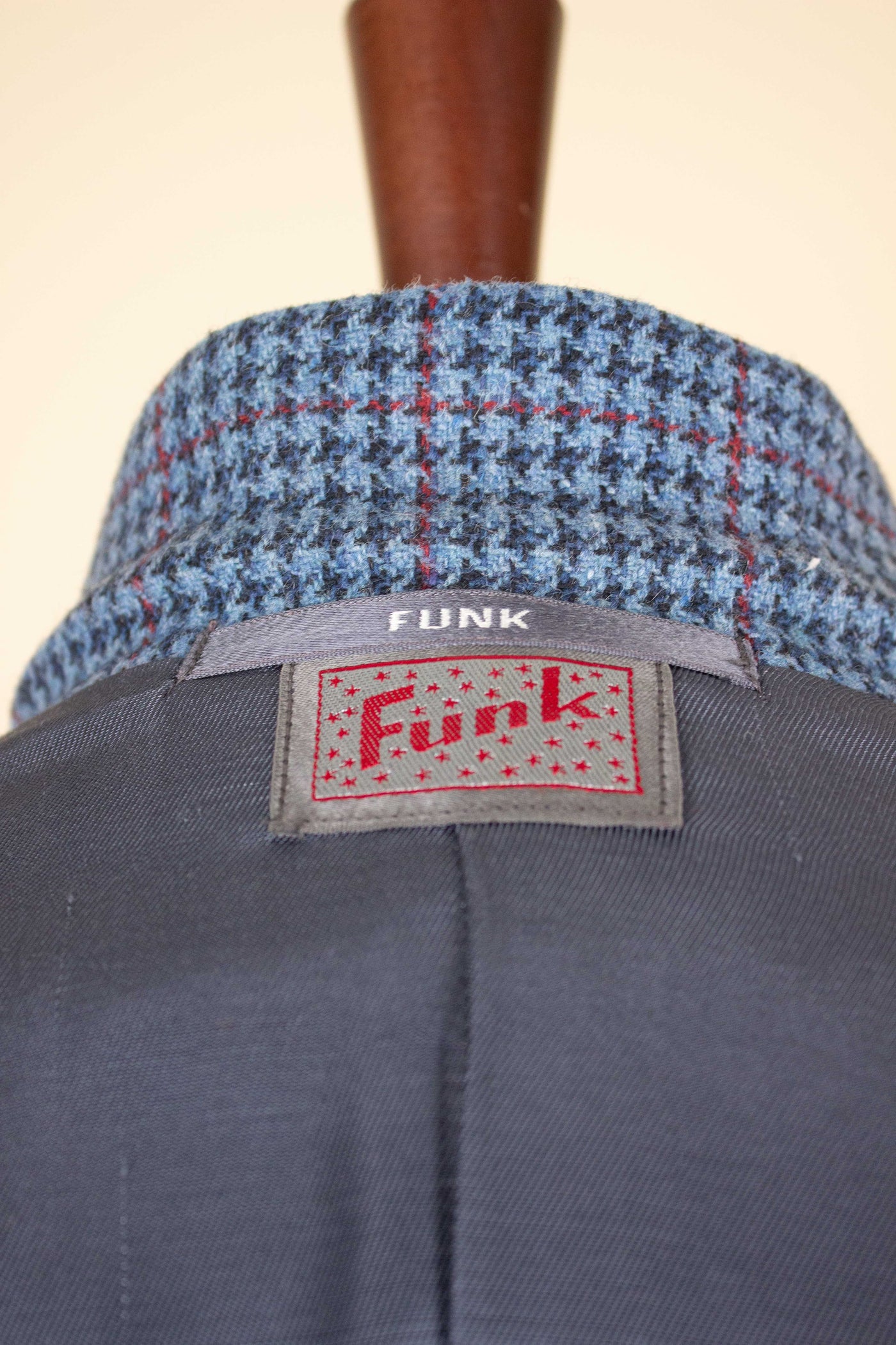 SWEDISH 1940S/1950 DEADSTOCK LIGHT BLUE HOUNDSTOOTH JACKET BY FUNK.  SIZE CA EU 44