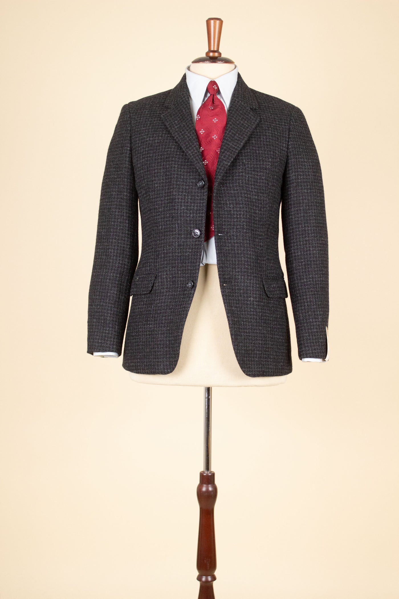 SWEDISH 1950S/1960S DEADSTOCK DARK GREY HOUNDSTOOTH TWEED JACKET BY STRANDS. SIZE CA EU 44