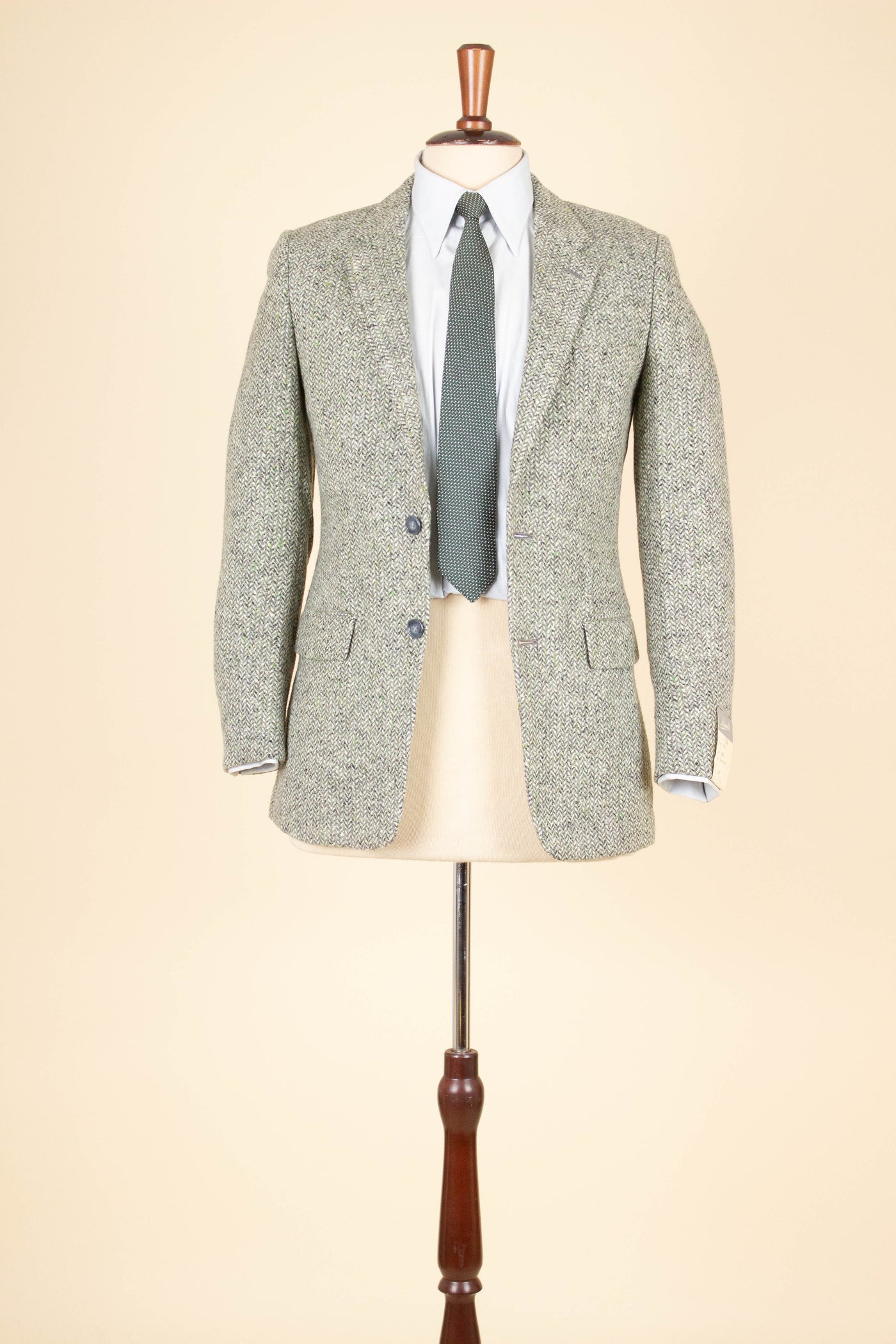 SWEDISH 1950S  DEADSTOCK GREY AND GREEN HERRINGBONE TWEED JACKET BY STRANDS. SIZE CA EU 42