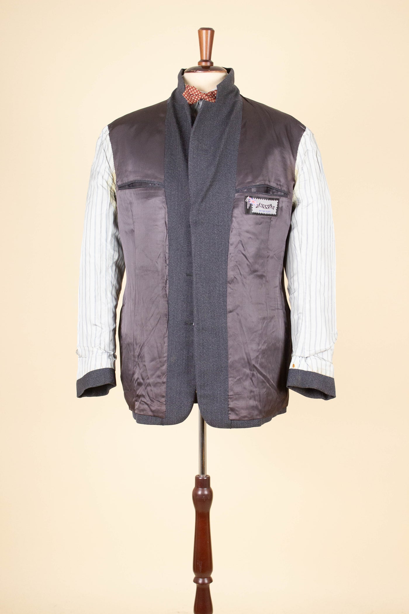 SWEDISH 1940S GREY HERRINGBONE SINGLE BREASTED JACKET BY RANG. SIZE CA EU 50