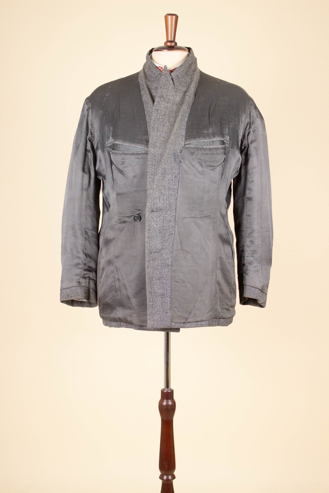 SWEDISH 1940S GREY HERRINGBONE DOUBLE BREASTED JACKET. SIZE CA EU 50-52