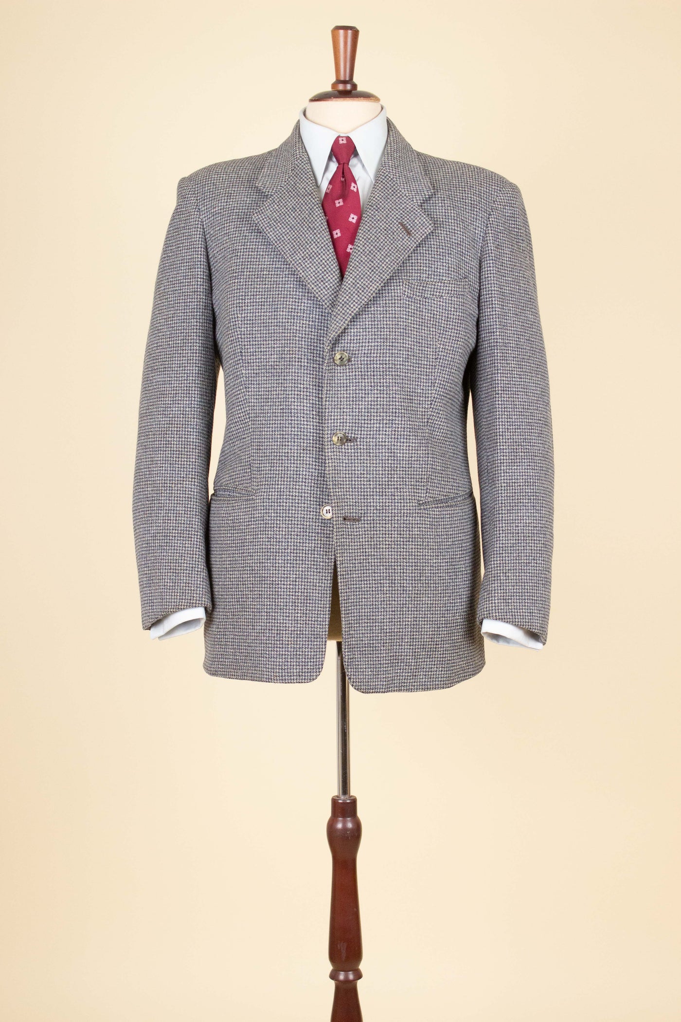 SWEDISH 1940S GREY HOUNDSTOOTH TWEED JACKET BY PUBSON. SIZE CA EU 48