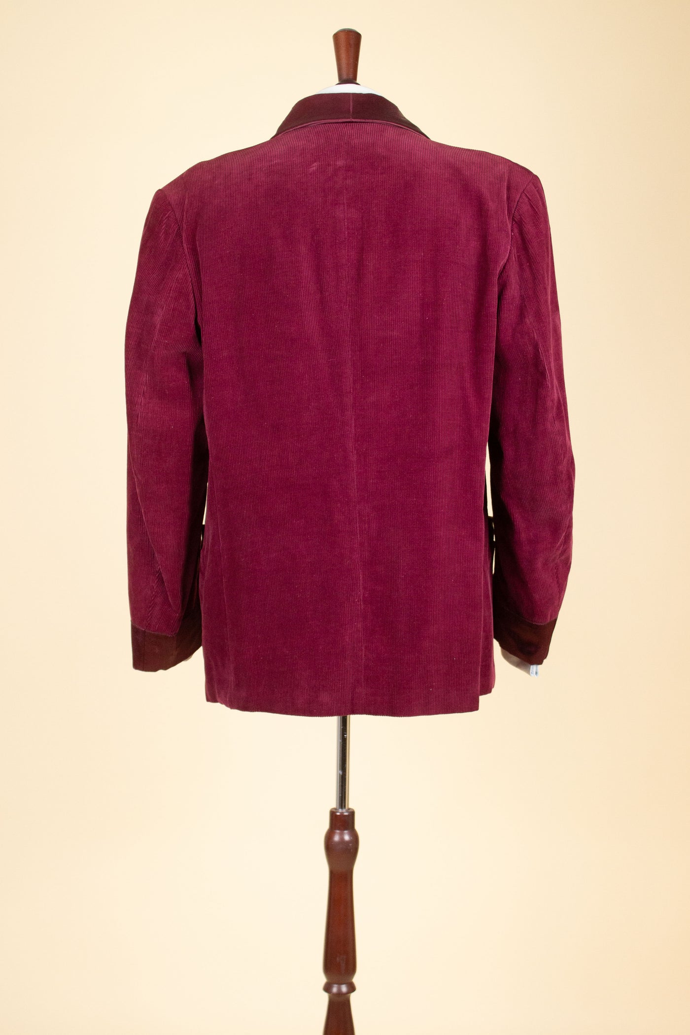 SWEDISH 1940S DARK RED CORDUROY AND SILK SHAWL COLLAR SMOKING JACKET. SIZE CA EU 54