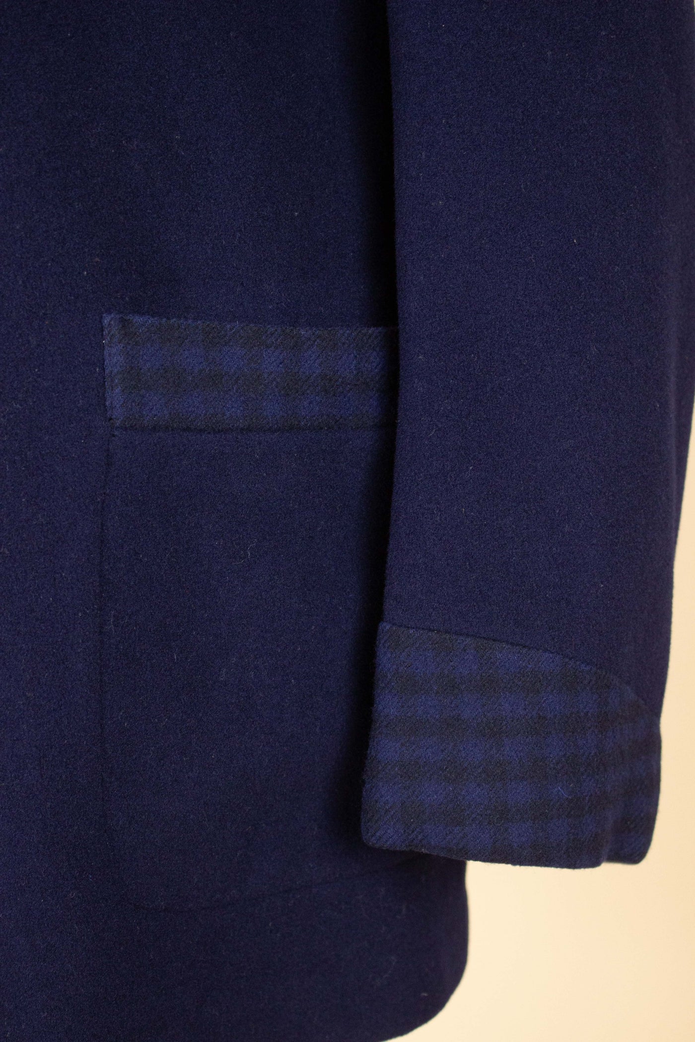 SWEDISH 1940S/1950S DARK BLUE WOOL SMOKING JACKET BY HARRINGTON, STRÖMS. SIZE CA EU 50