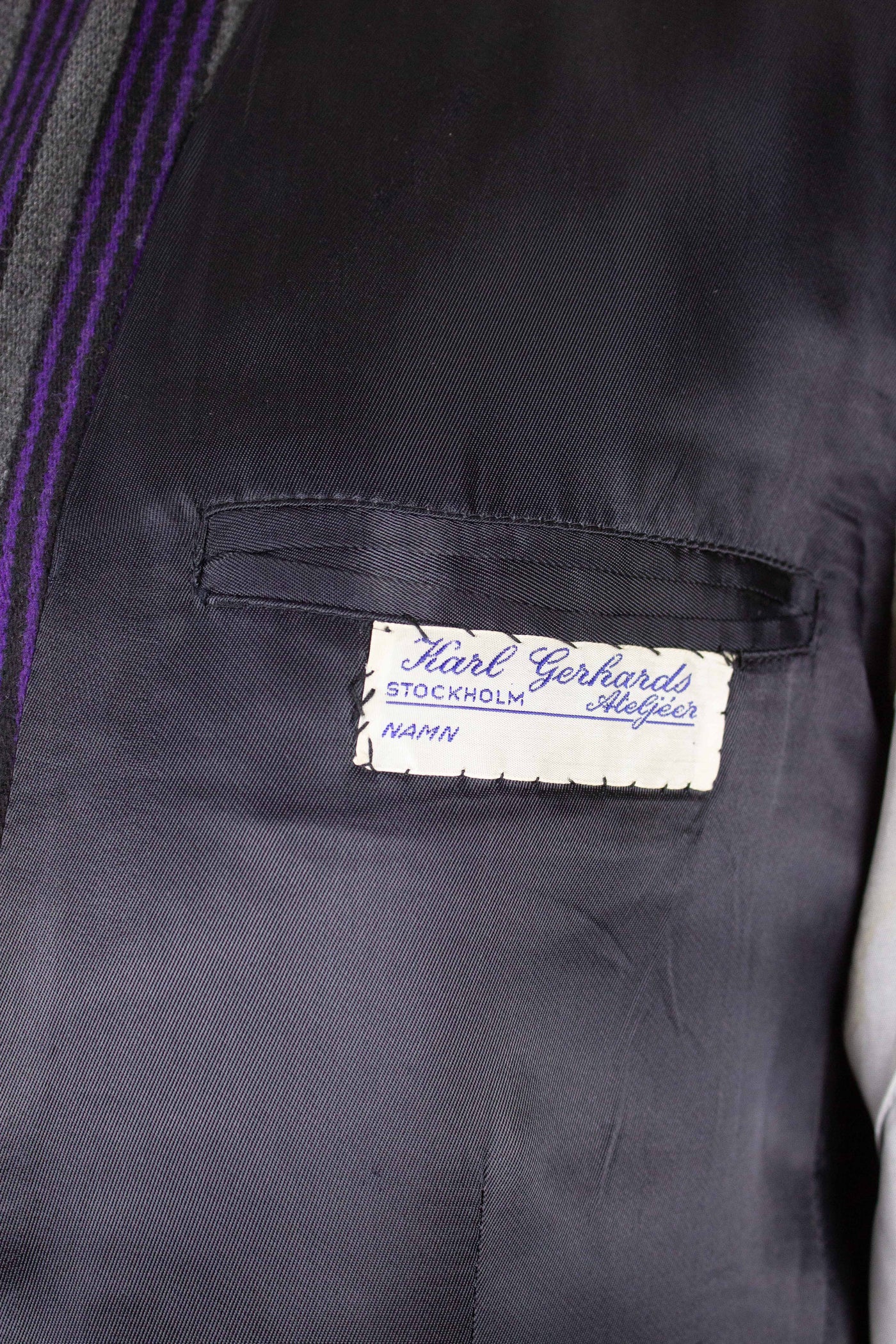 SWEDISH 1950S PURPLE AND GREY SINGLE BUTTONED JACKET BY VINGKLÄDER. SIZE CA EU 52