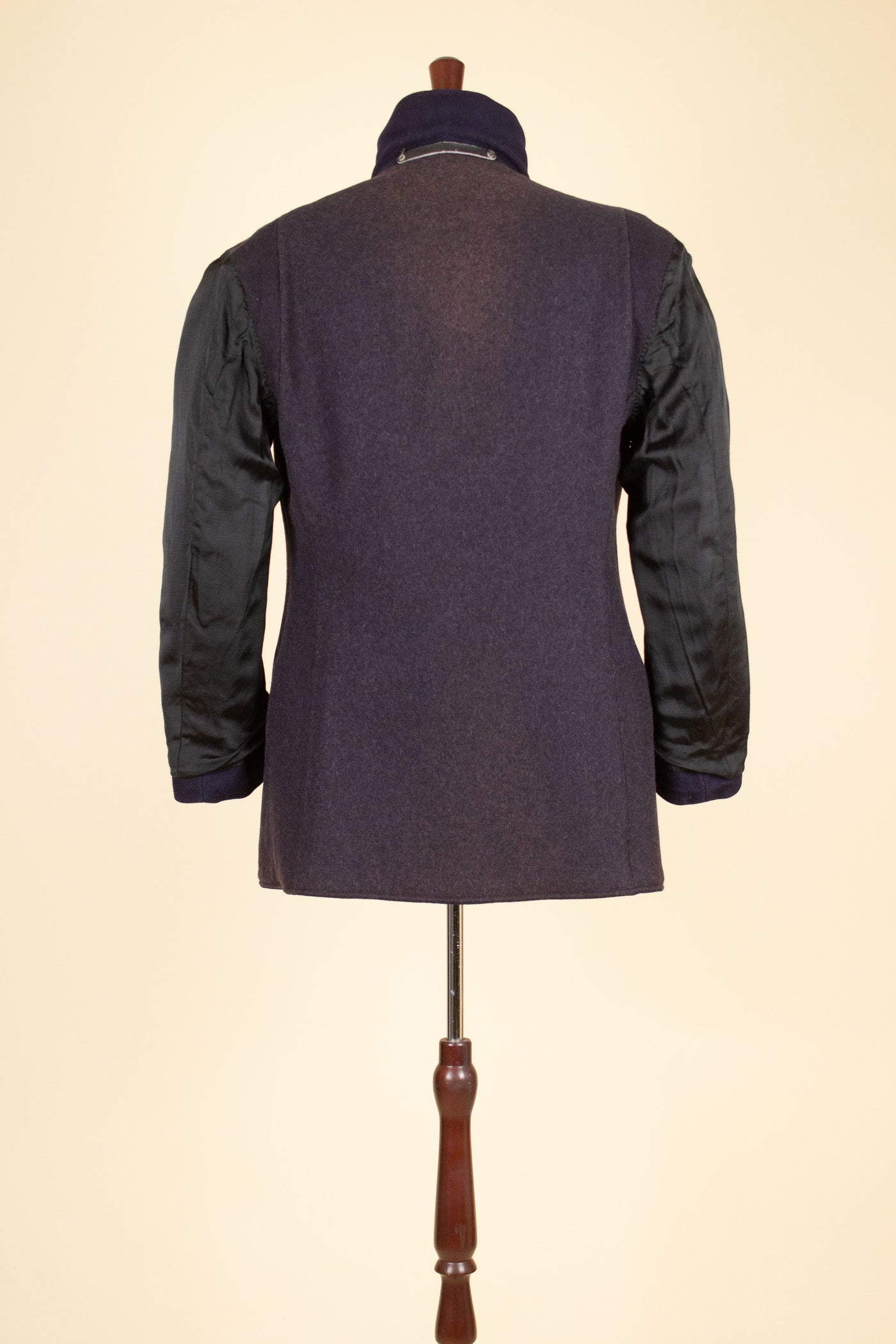 SWEDISH 1930S/1940S DARK BLUE HEAVYWEIGHT PEACOAT. SIZE CA EU 46-48