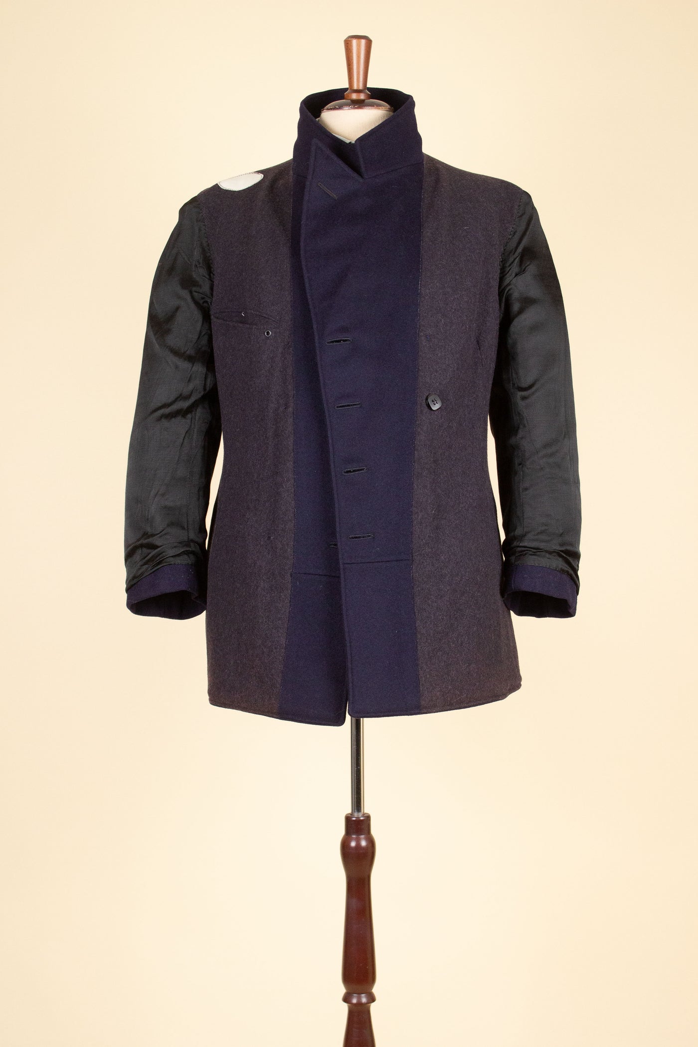 SWEDISH 1930S/1940S DARK BLUE HEAVYWEIGHT PEACOAT. SIZE CA EU 46-48