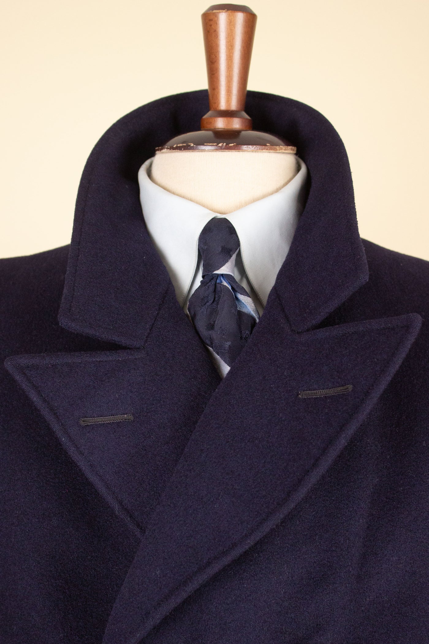 SWEDISH 1930S/1940S DARK BLUE HEAVYWEIGHT PEACOAT. SIZE CA EU 46-48