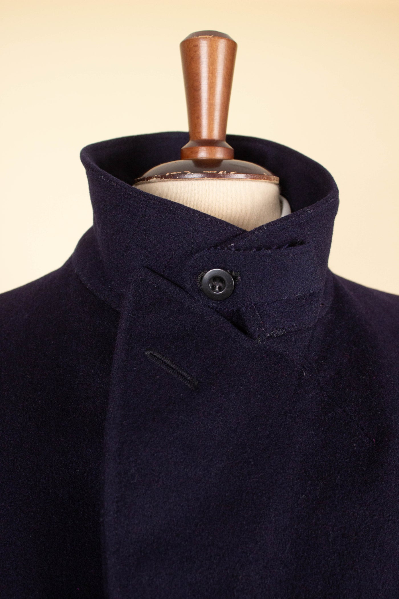 SWEDISH 1930S/1940S DARK BLUE HEAVYWEIGHT PEACOAT. SIZE CA EU 46-48