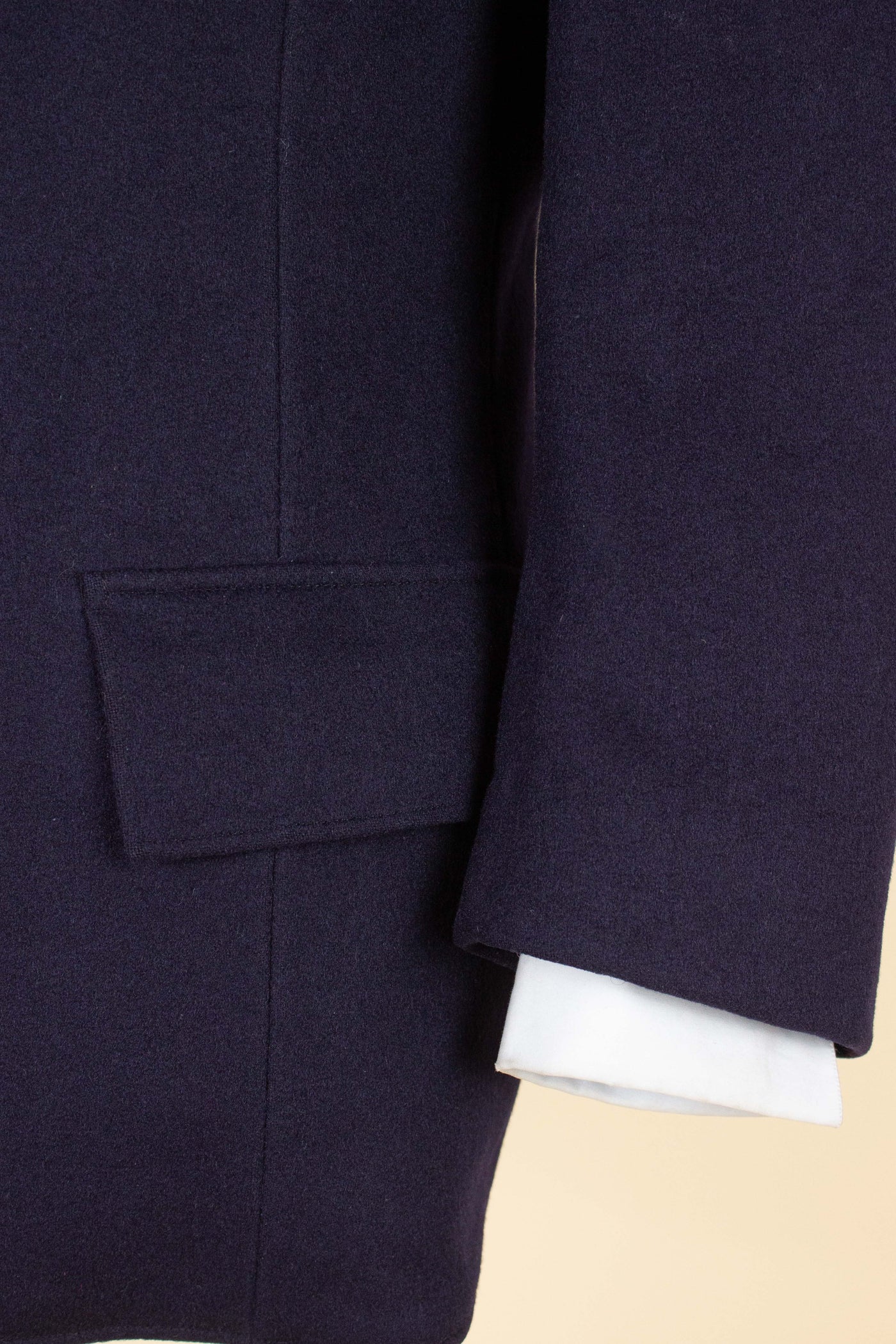 SWEDISH 1930S/1940S DARK BLUE HEAVYWEIGHT PEACOAT. SIZE CA EU 46-48