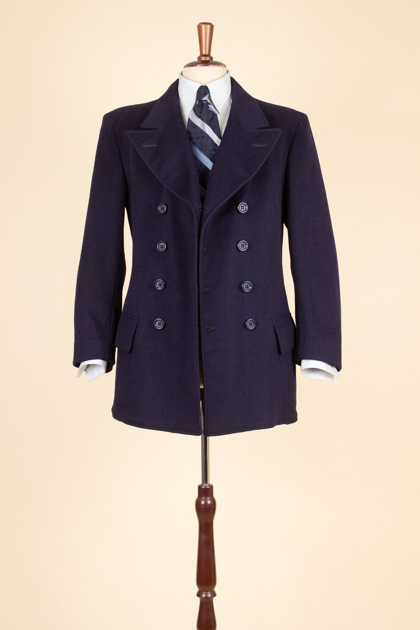 SWEDISH 1930S/1940S DARK BLUE HEAVYWEIGHT PEACOAT. SIZE CA EU 46-48