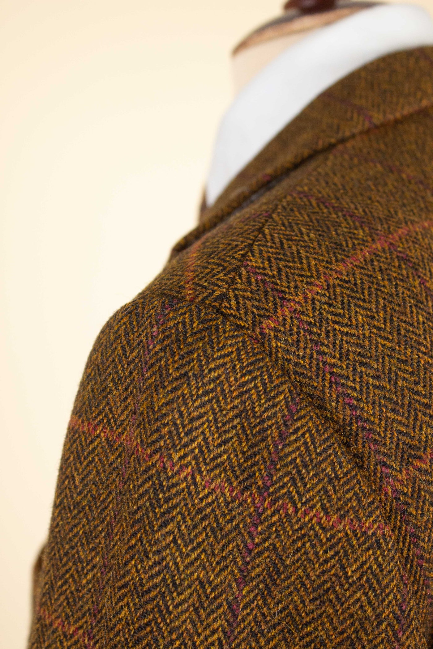 SWEDISH 1960S BROWN WINDOWPANE TWEED JACKET BY SCHLASBERGS. SIZE CA EU 52