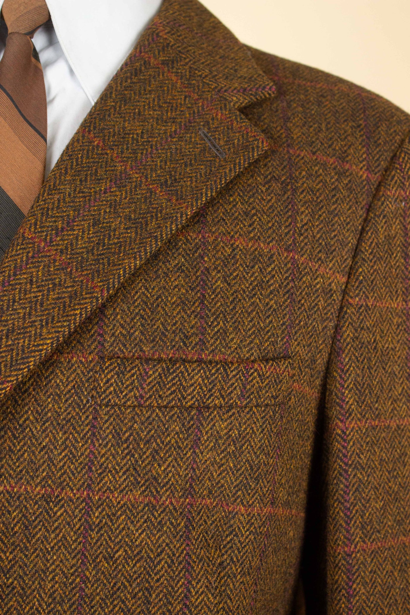 SWEDISH 1960S BROWN WINDOWPANE TWEED JACKET BY SCHLASBERGS. SIZE CA EU 52