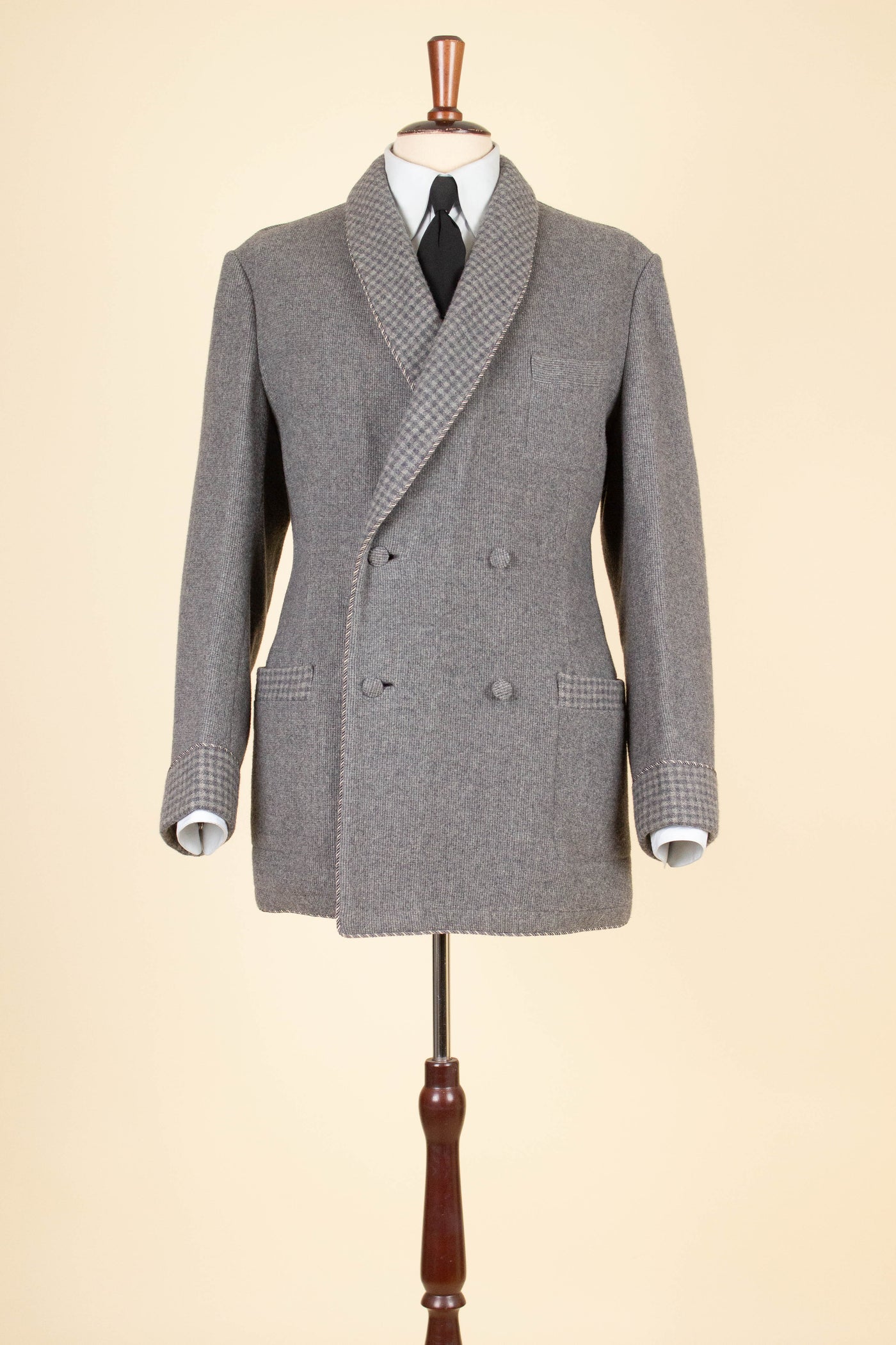 SWEDISH 1940S/1950S GREY SMOKING JACKET BY CARL AXEL. SIZE CA EU 50