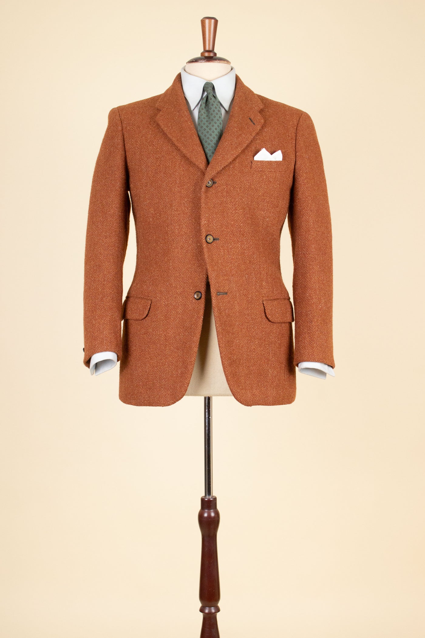 SWEDISH 1950S RUST BROWN HERRINGBONE HEAVYWEIGHT HARRIS TWEED JACKET BY BESTON. SIZE CA EU 46.