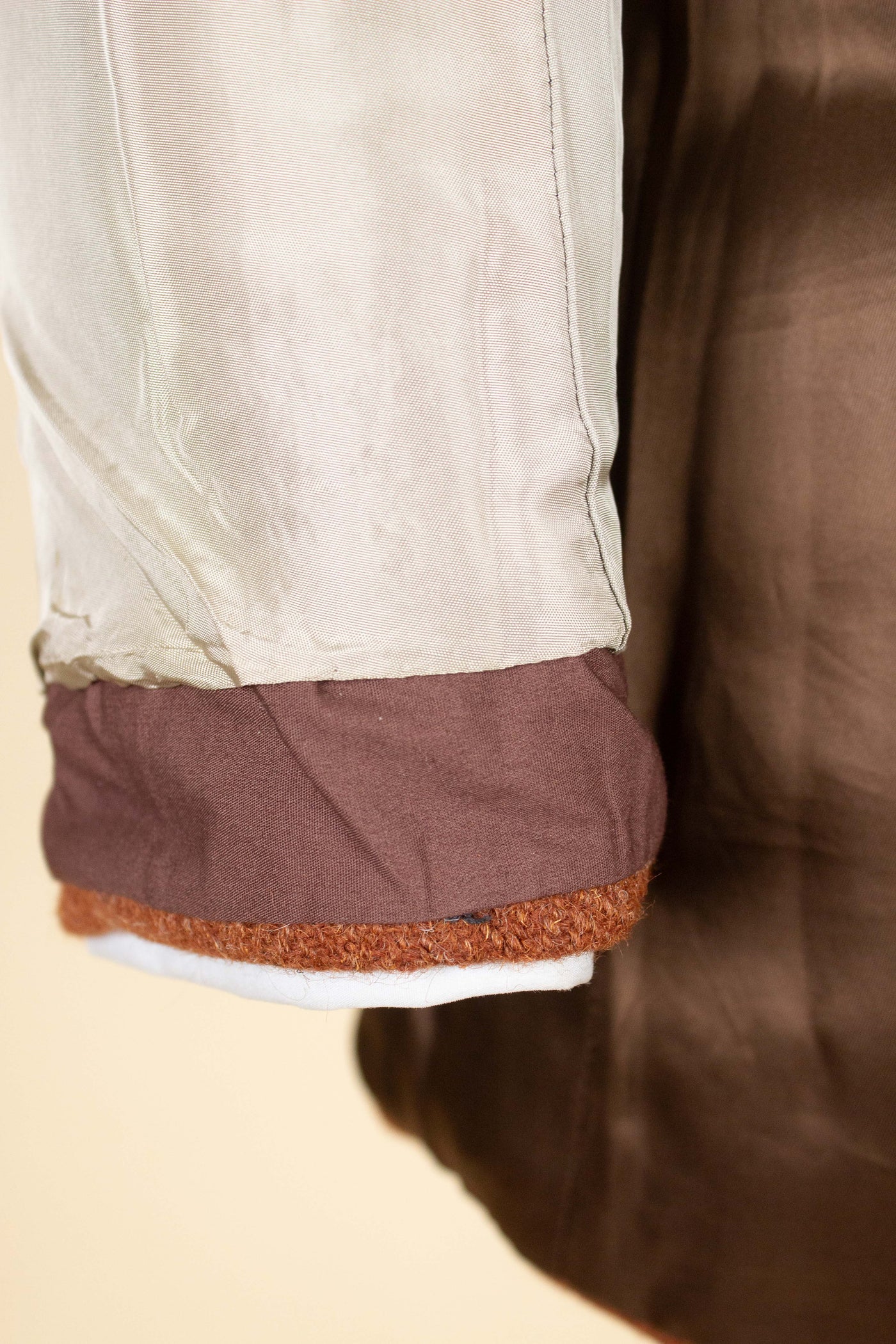 SWEDISH 1950S RUST BROWN HERRINGBONE HEAVYWEIGHT HARRIS TWEED JACKET BY BESTON. SIZE CA EU 46.