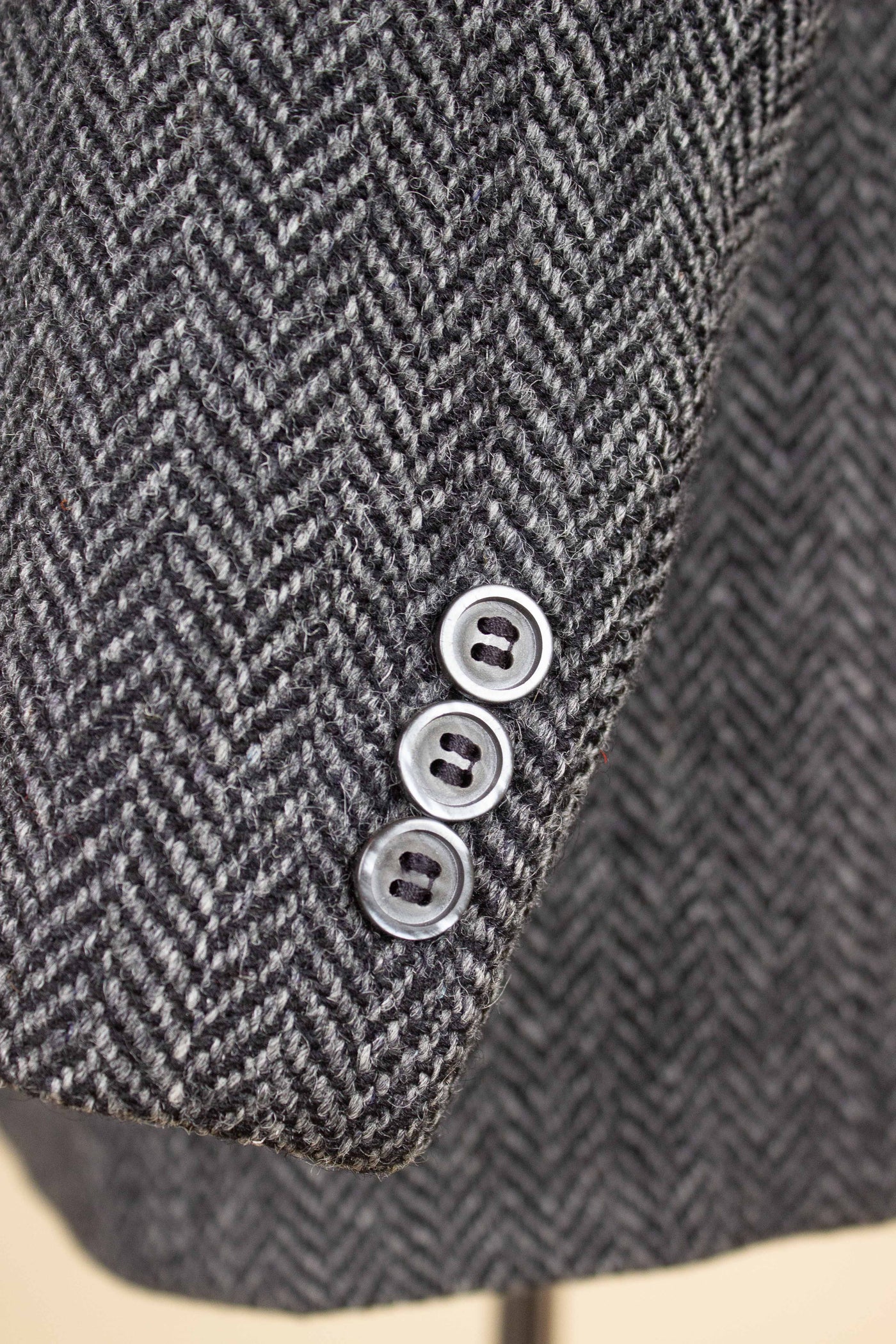 SWEDISH 1950S GREY HERRINGBONE HARRIS TWEED SINGLE BREASTED JACKET. SIZE CA EU 54