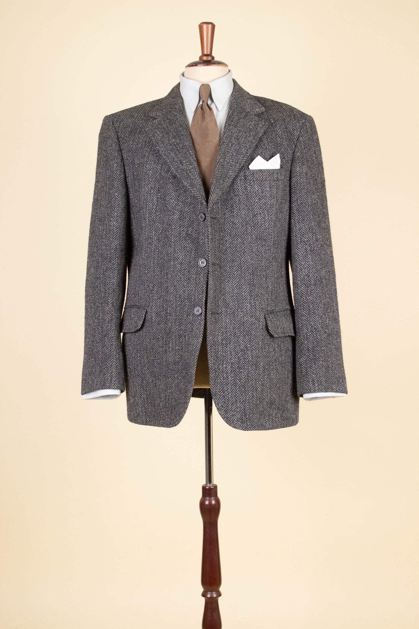 SWEDISH 1950S GREY HERRINGBONE HARRIS TWEED SINGLE BREASTED JACKET. SIZE CA EU 54