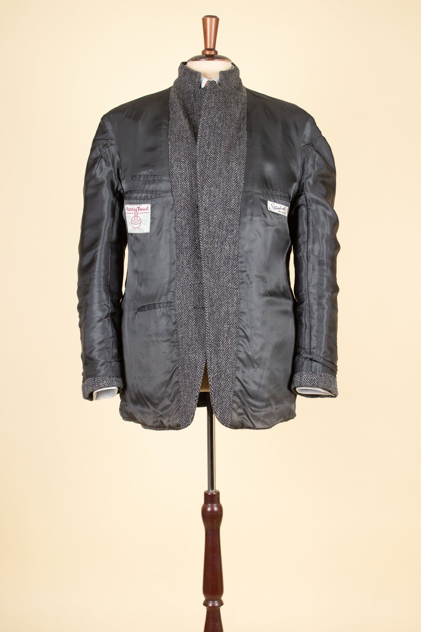 SWEDISH 1950S GREY HERRINGBONE HARRIS TWEED SINGLE BREASTED JACKET. SIZE CA EU 54