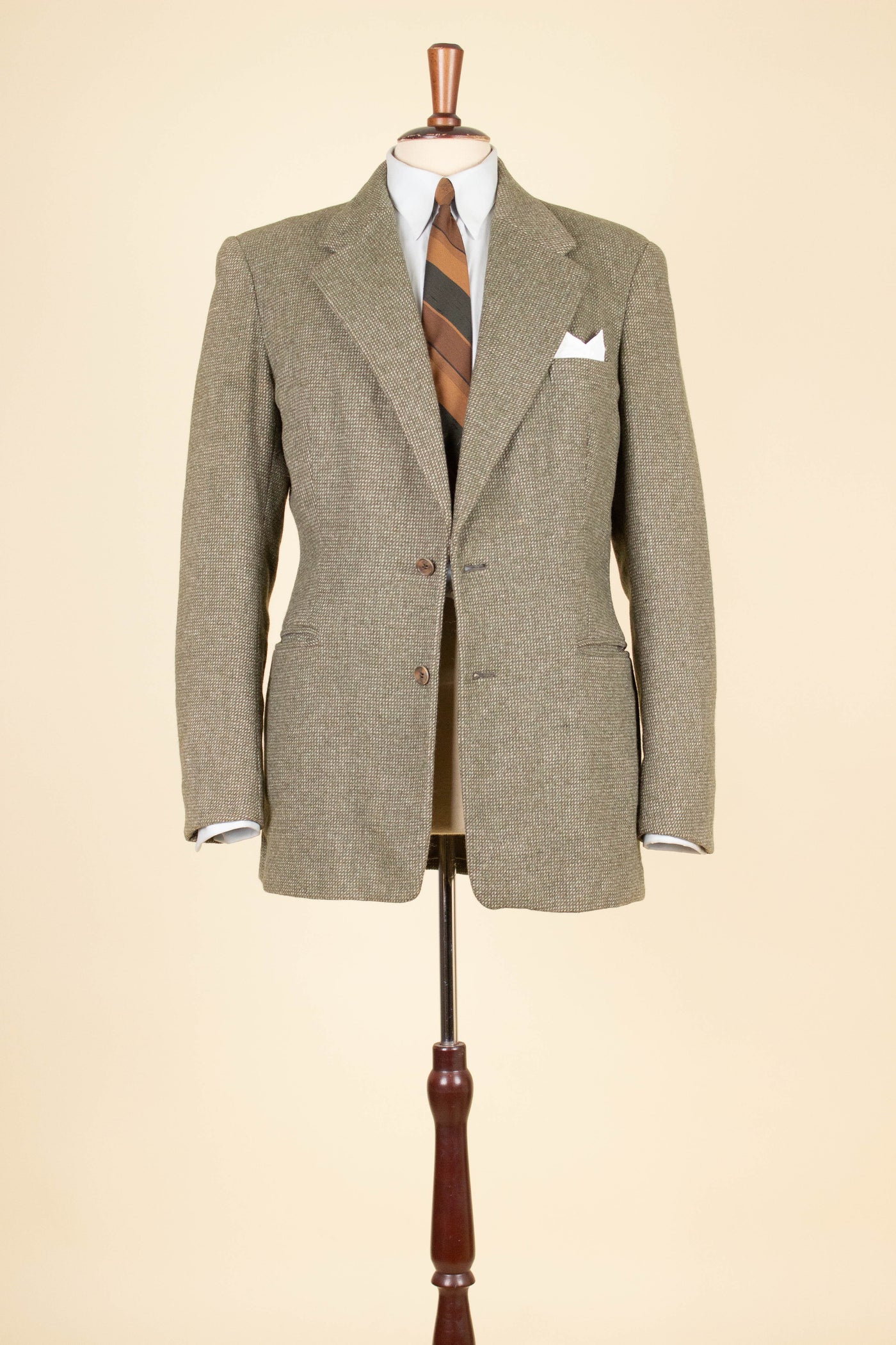 SWEDISH 1940S GREEN AND BROWN SINGLE BREASTED TWEED JACKET BY DAKO KLÄDER. SIZE CA EU 46-48