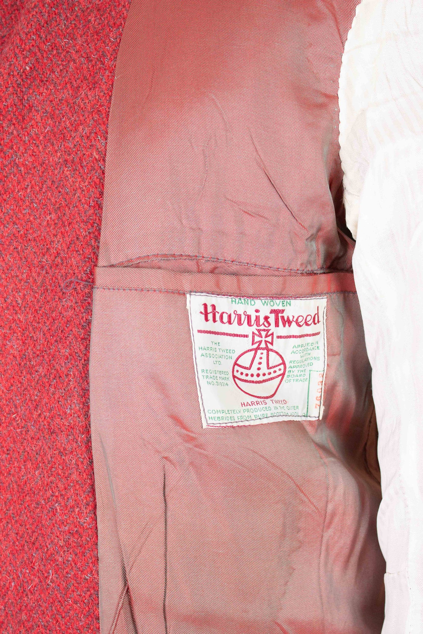 BRITISH 1950S/1960S RED HERRINGBONE HARRIS TWEED JACKET. SIZE CA EU 46