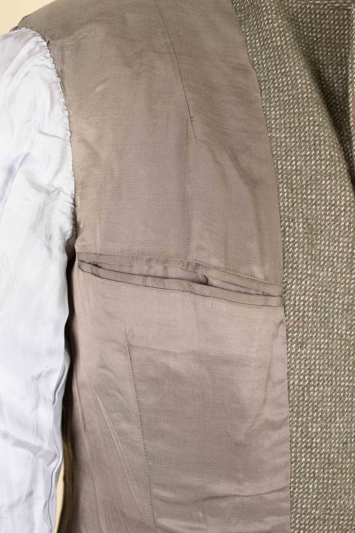 SWEDISH 1940S GREEN AND BROWN SINGLE BREASTED TWEED JACKET BY DAKO KLÄDER. SIZE CA EU 46-48