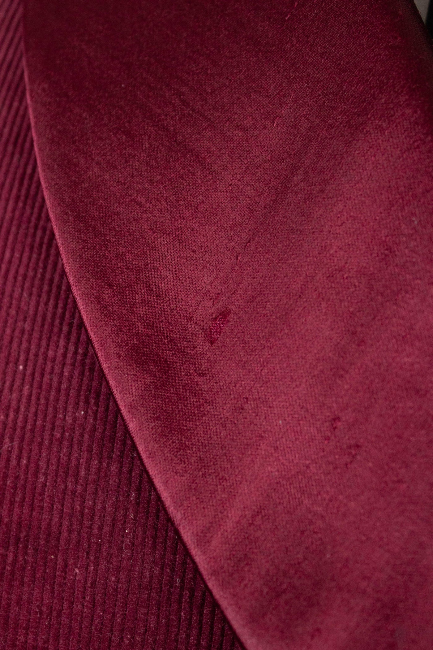 SWEDISH 1940S DARK RED CORDUROY AND SILK SHAWL COLLAR SMOKING JACKET. SIZE CA EU 50