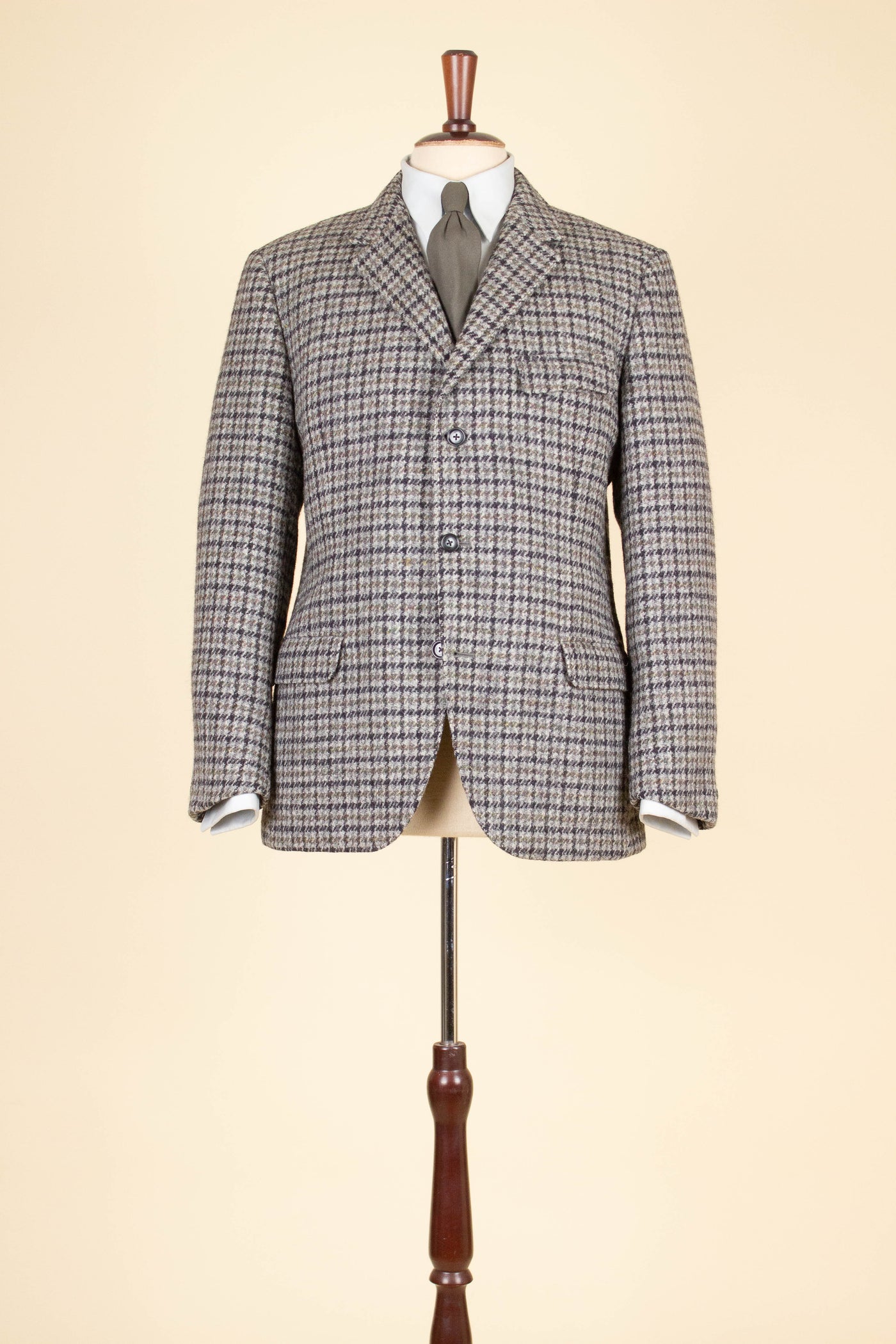 SWEDISH 1960S DARK GREY/LIGHT GREY/GREEN CHECKERED HARRIS TWEED JACKET BY HEDBERGS. SIZE CA EU 50