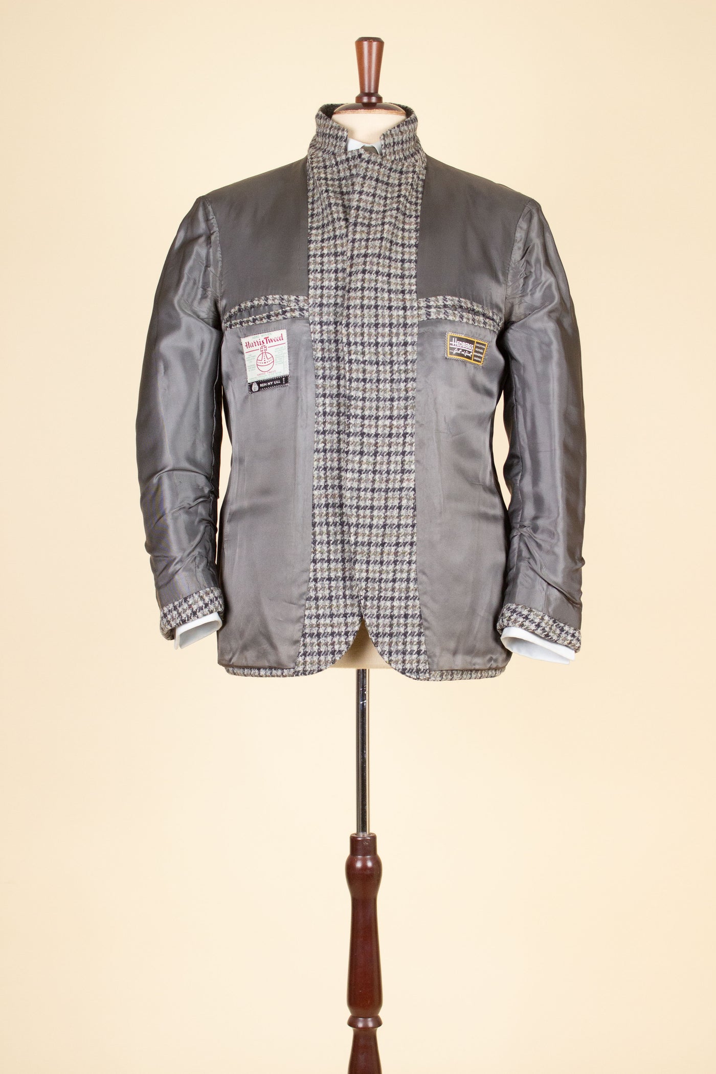 SWEDISH 1960S DARK GREY/LIGHT GREY/GREEN CHECKERED HARRIS TWEED JACKET BY HEDBERGS. SIZE CA EU 50