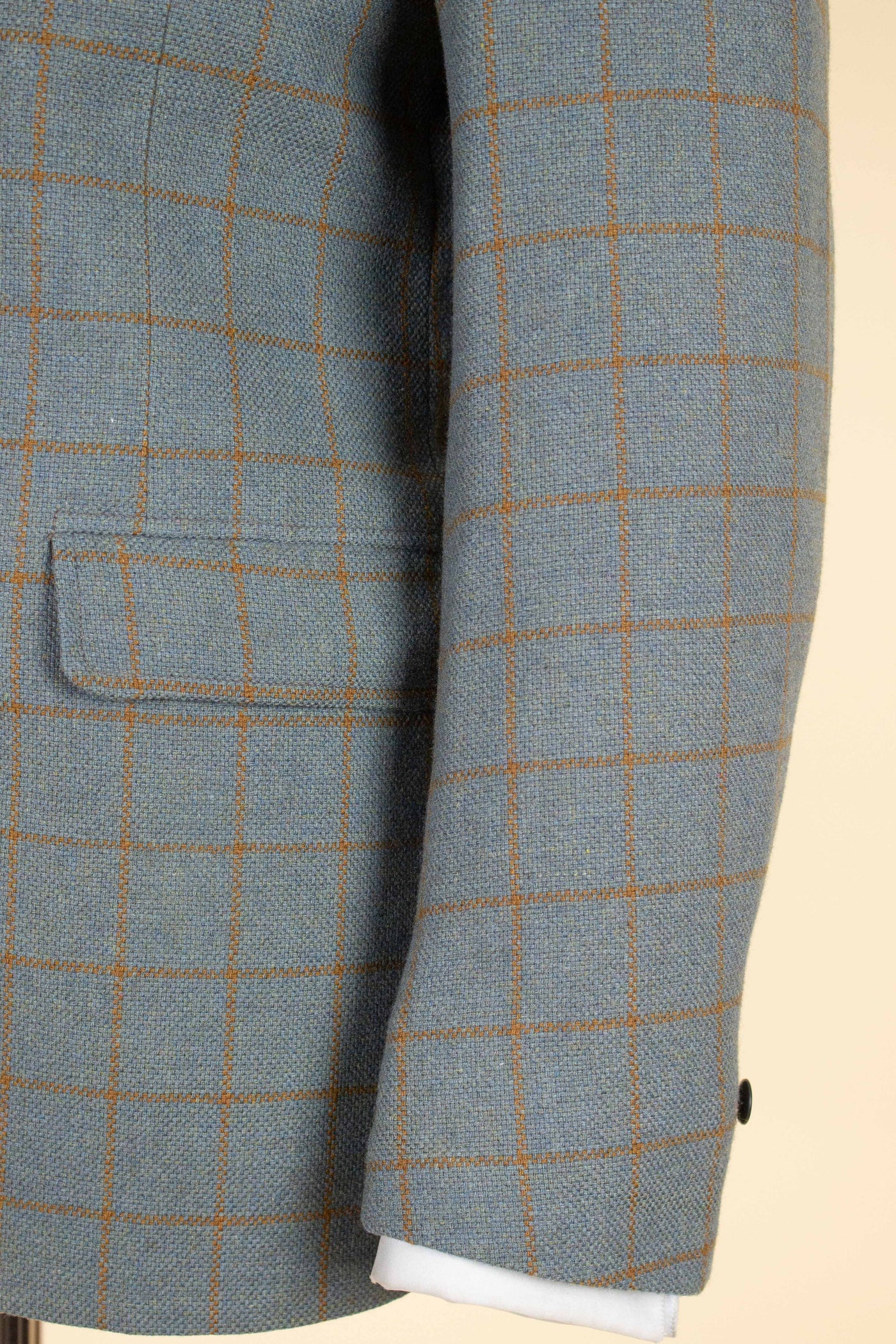 BRITISH 1960S BLUE-GREY WINDOWPANE SINGLE BREASTED JACKET BY JOHN BARRAN. SIZE CA EU 46