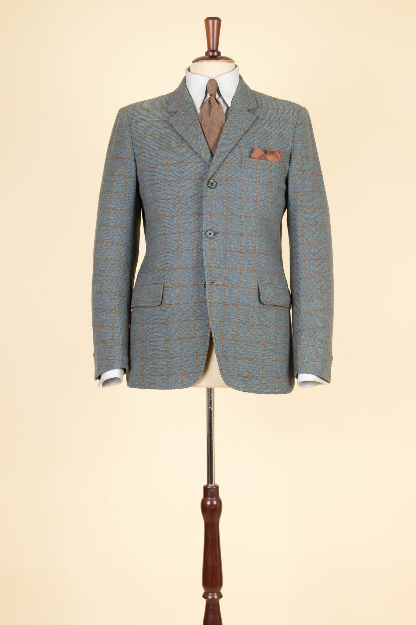 BRITISH 1960S BLUE-GREY WINDOWPANE SINGLE BREASTED JACKET BY JOHN BARRAN. SIZE CA EU 46