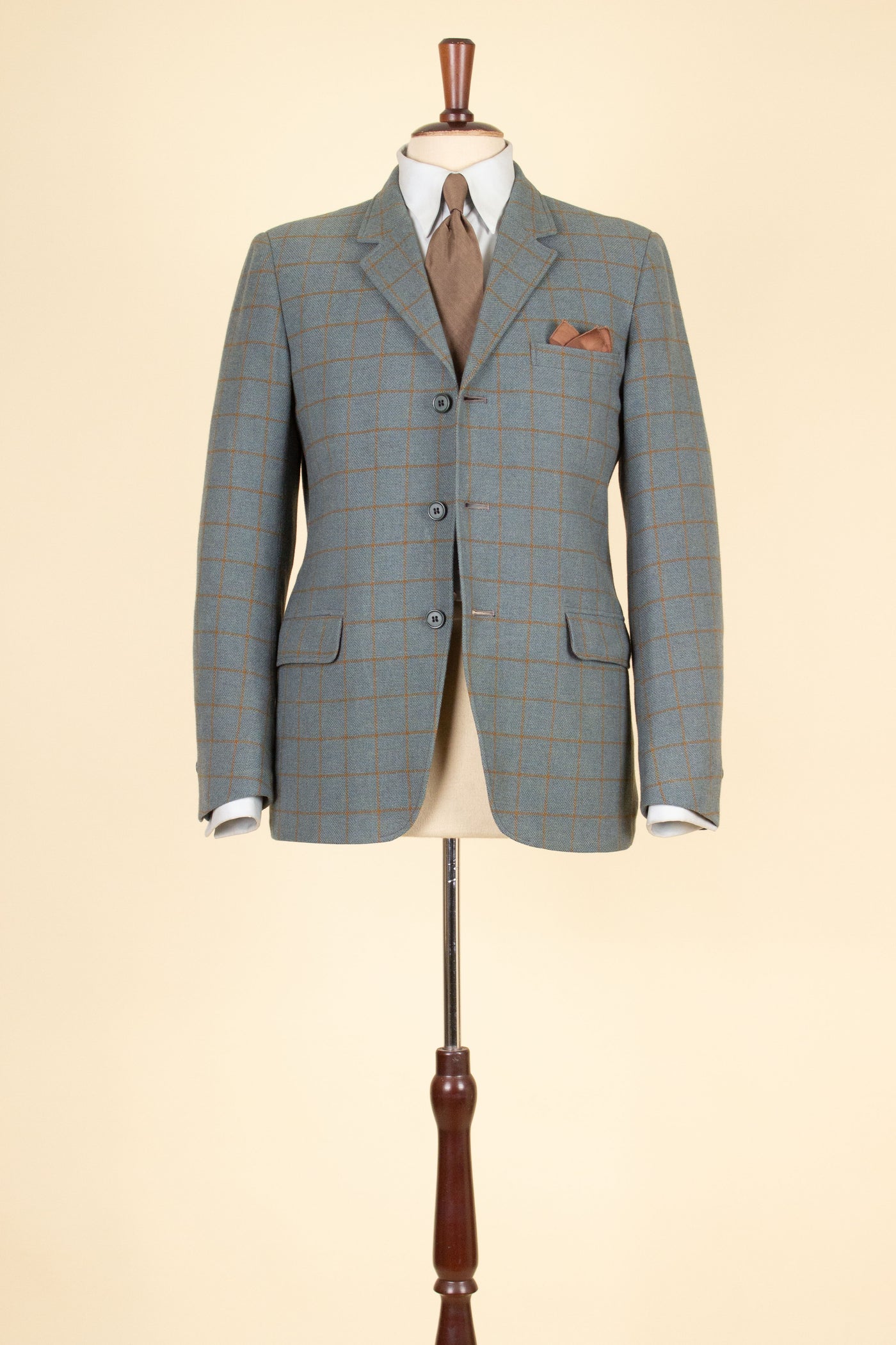 BRITISH 1960S BLUE-GREY WINDOWPANE SINGLE BREASTED JACKET BY JOHN BARRAN. SIZE CA EU 46