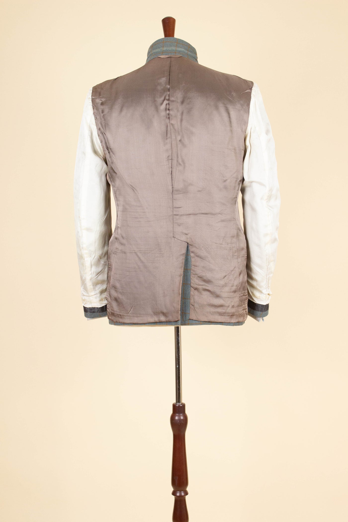BRITISH 1960S BLUE-GREY WINDOWPANE SINGLE BREASTED JACKET BY JOHN BARRAN. SIZE CA EU 46