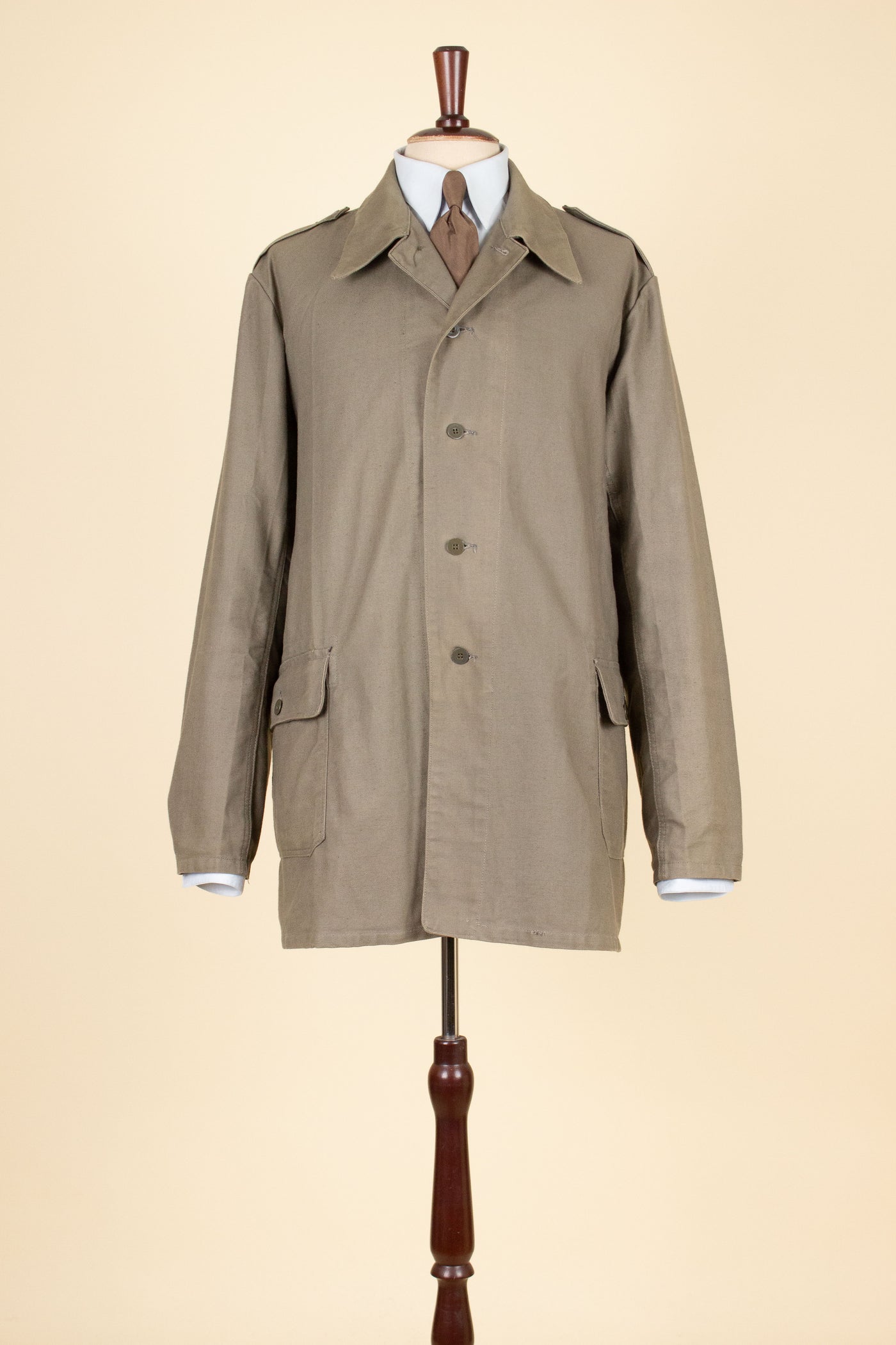 SWEDISH 1940S SINGLE BREASTED BEIGE ARMY JACKET BY ALGOTS. SIZE CA EU 54-56