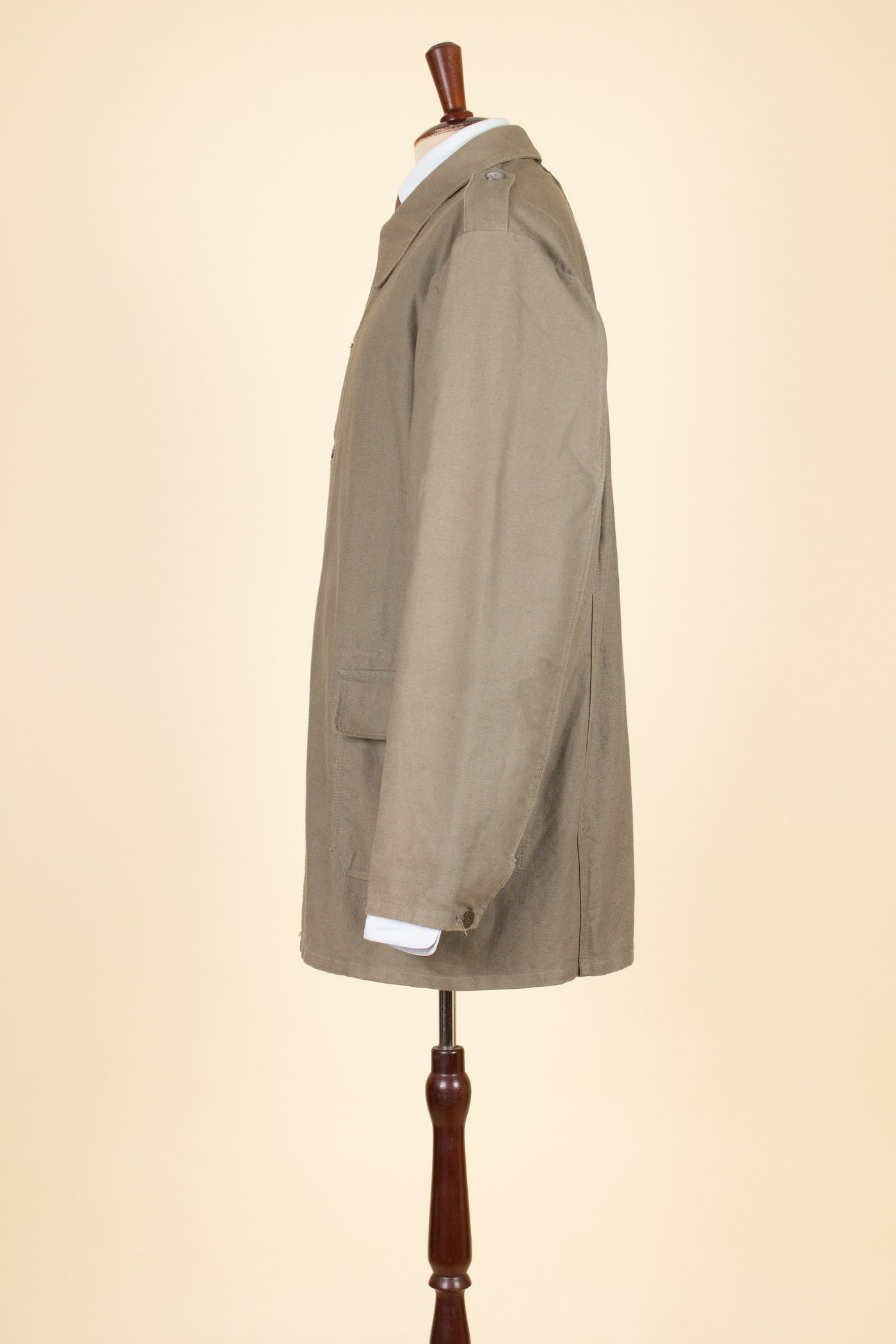 SWEDISH 1940S SINGLE BREASTED BEIGE ARMY JACKET BY ALGOTS. SIZE CA EU 54-56