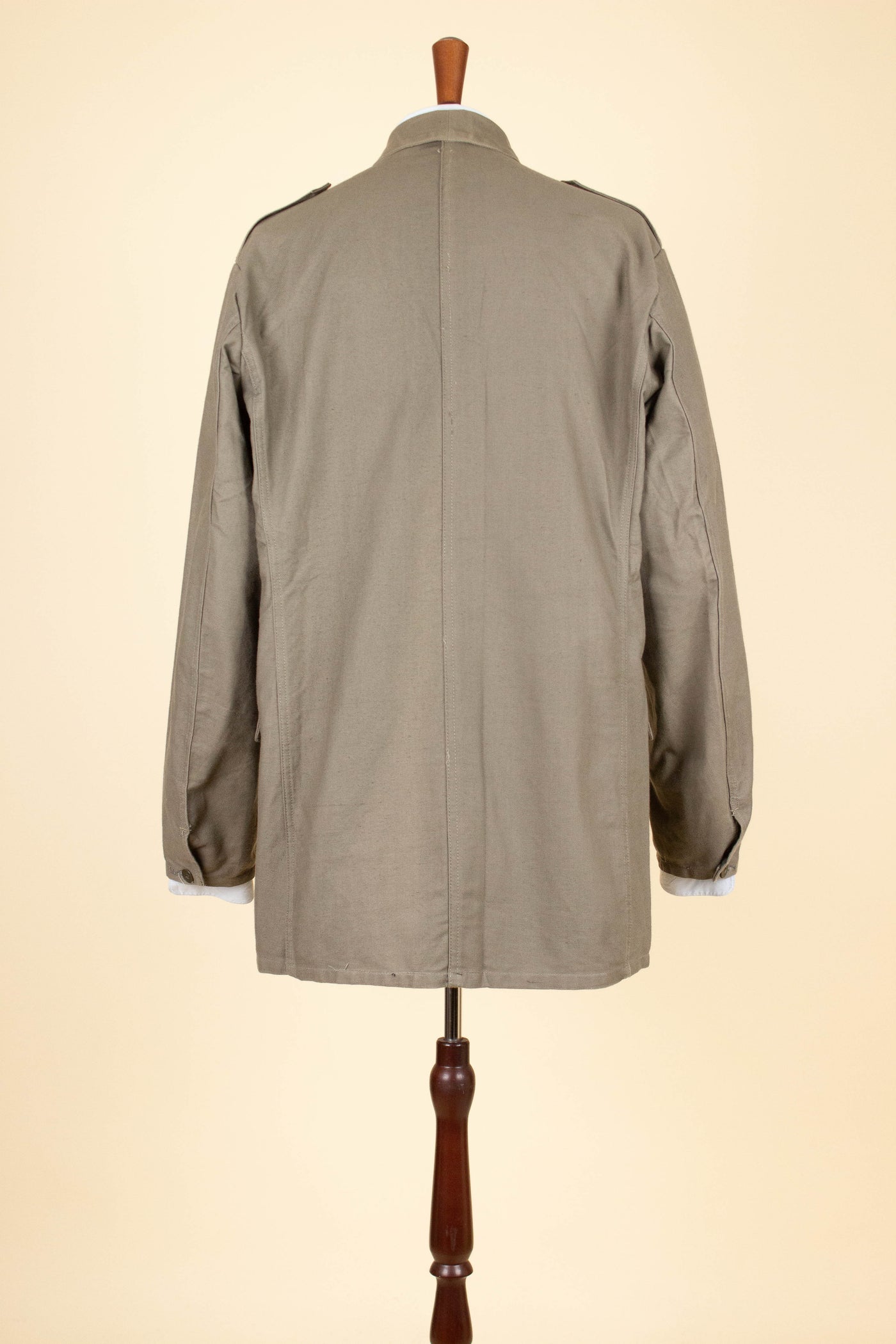 SWEDISH 1940S SINGLE BREASTED BEIGE ARMY JACKET BY ALGOTS. SIZE CA EU 54-56