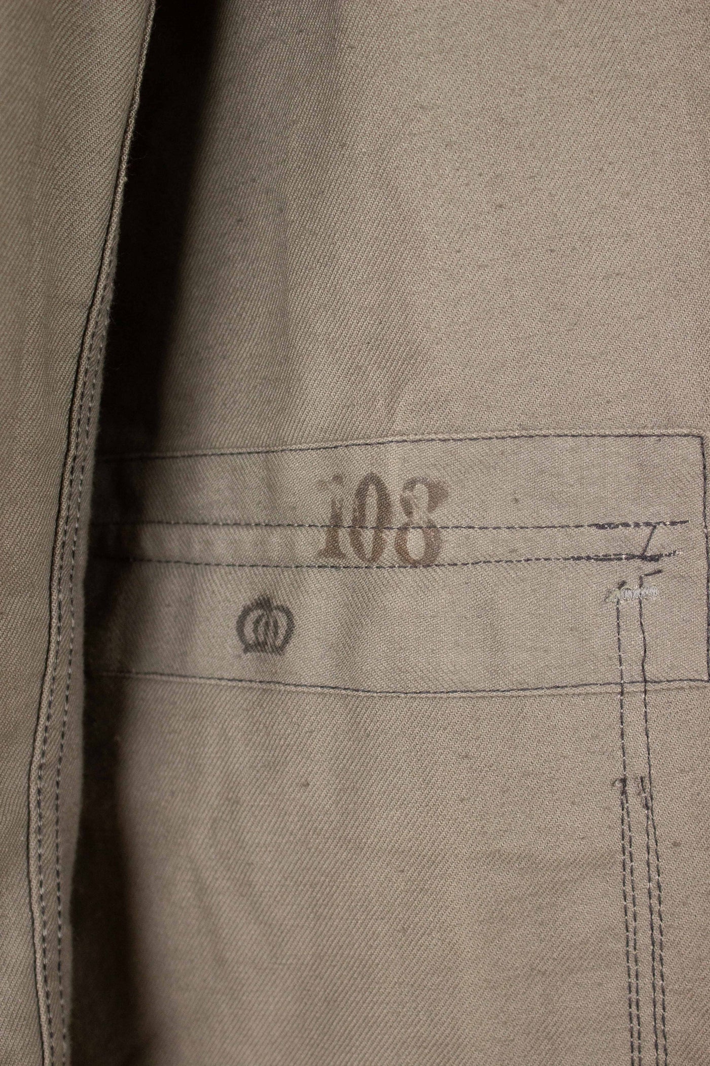 SWEDISH 1940S SINGLE BREASTED BEIGE ARMY JACKET BY ALGOTS. SIZE CA EU 54-56