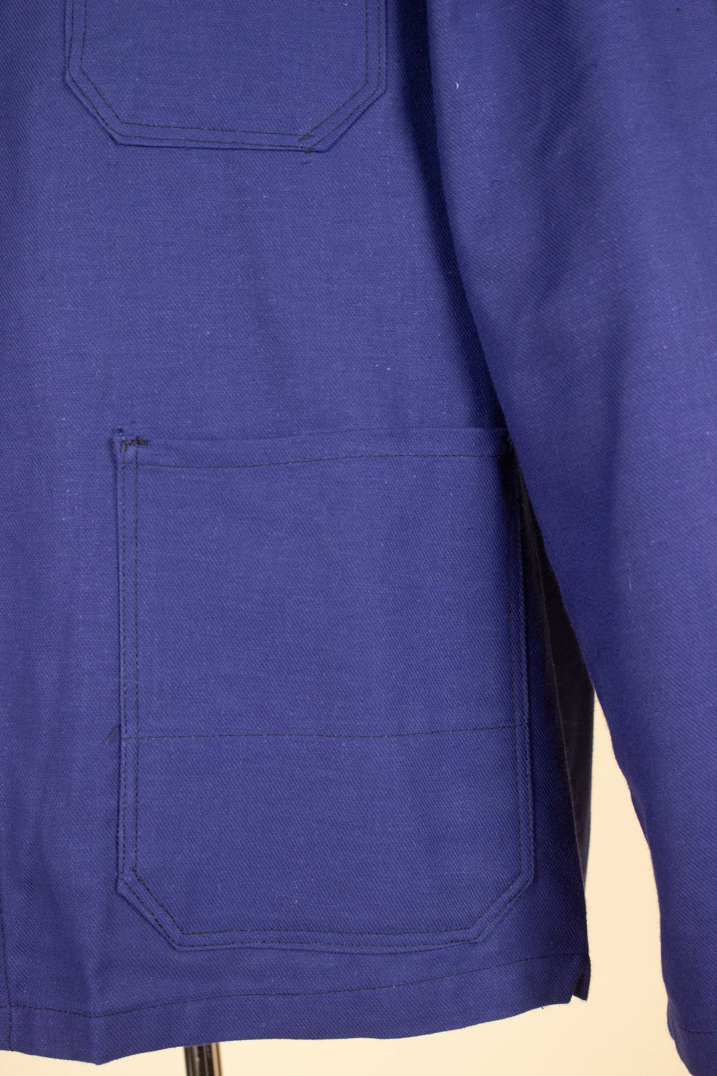 SWEDISH 1960S BLUE DEADSTOCK WORK COAT BY GEFA. SIZE CA EU 52