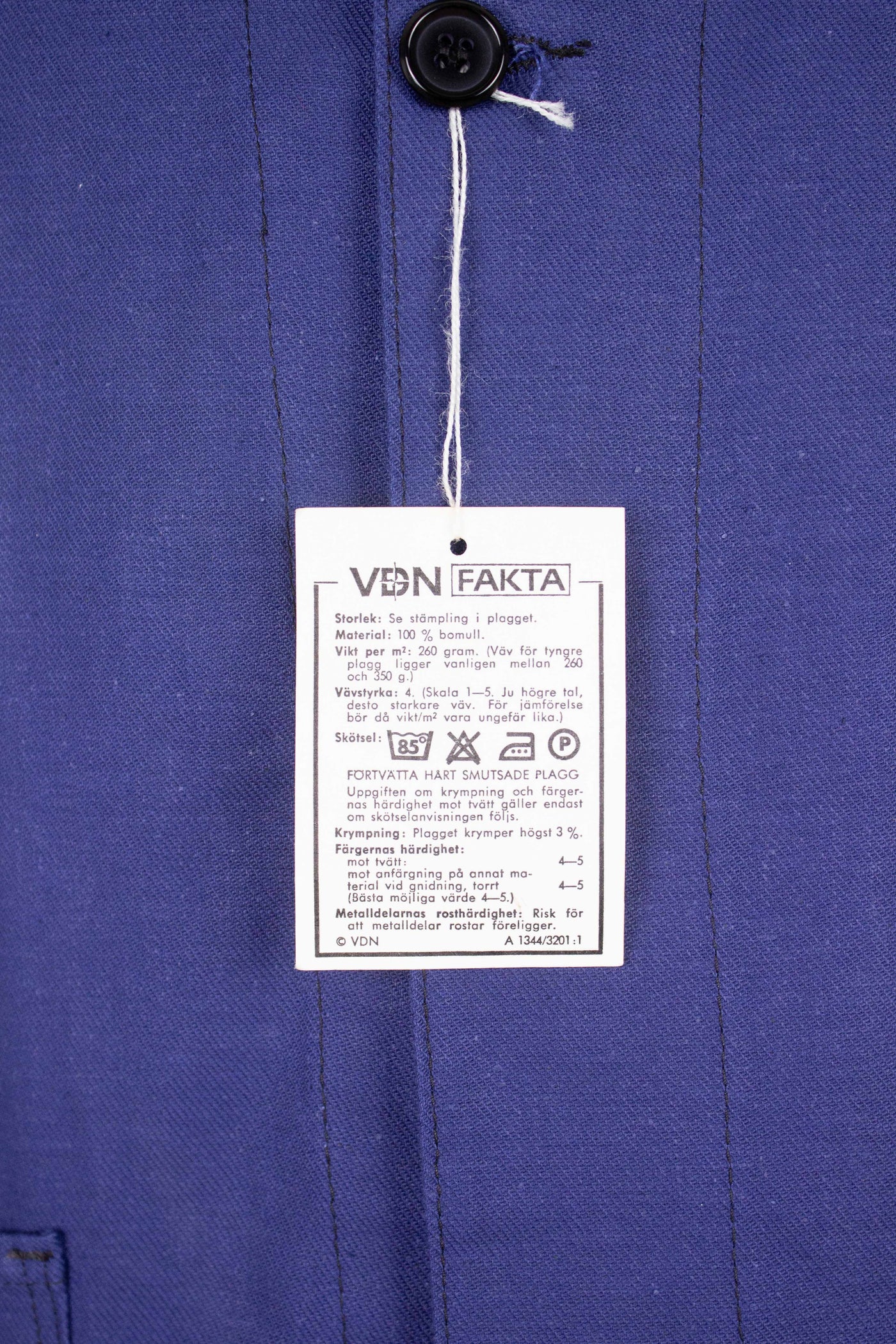 SWEDISH 1960S BLUE DEADSTOCK WORK COAT BY GEFA. SIZE CA EU 52