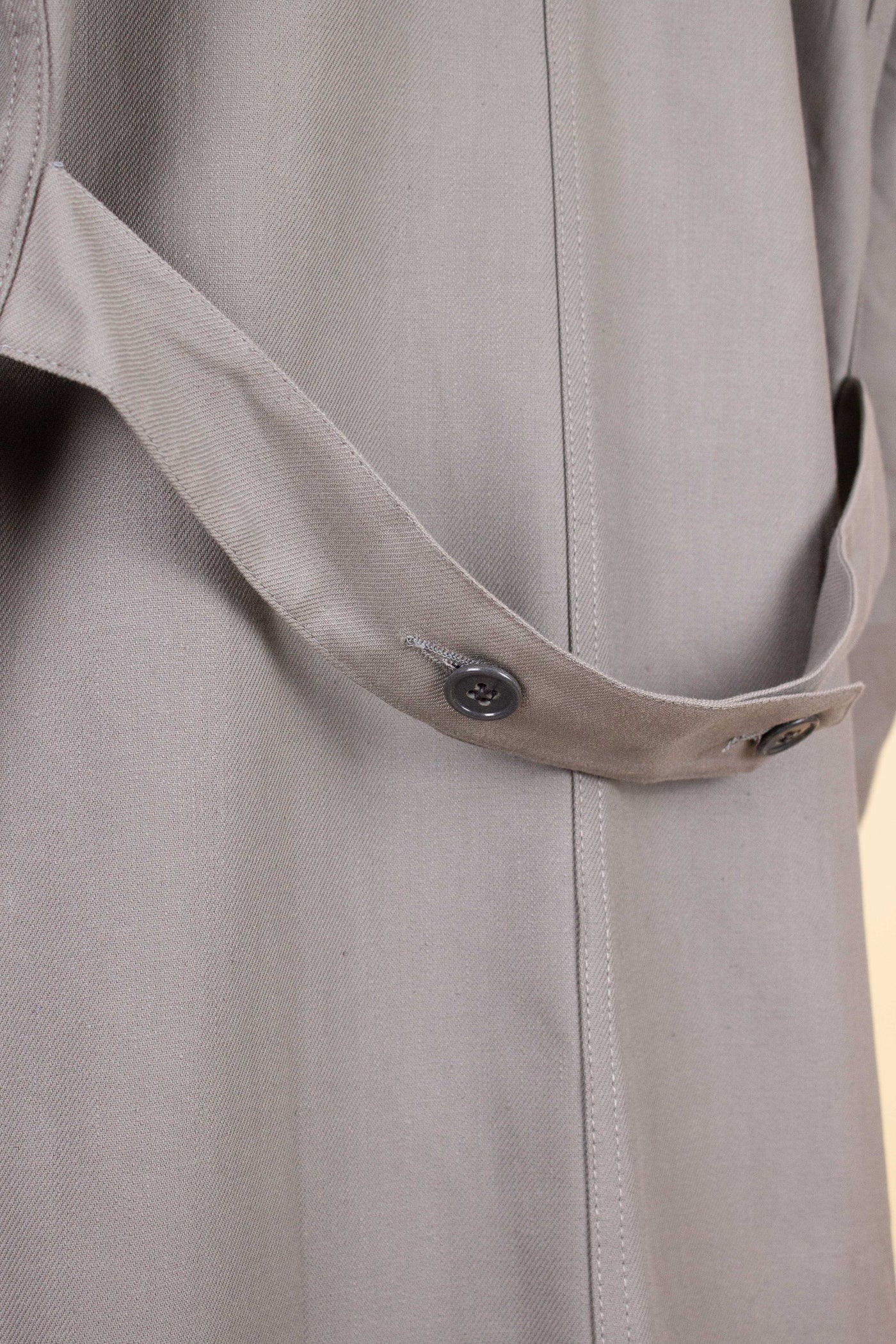 SWEDISH 1950S BEIGE DEADSTOCK WORK COAT. SIZE CA EU 56