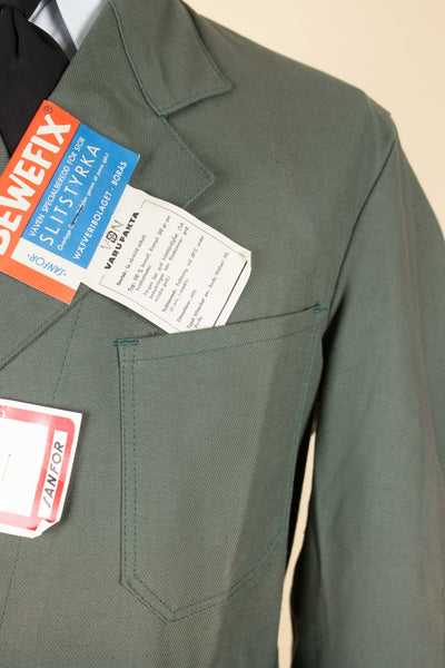 SWEDISH 1950S/1960S GREEN COTTON DEADSTOCK WORK COAT BY DALSTORPS YRKESKLÄDER. SIZE CA EU 50 LONG